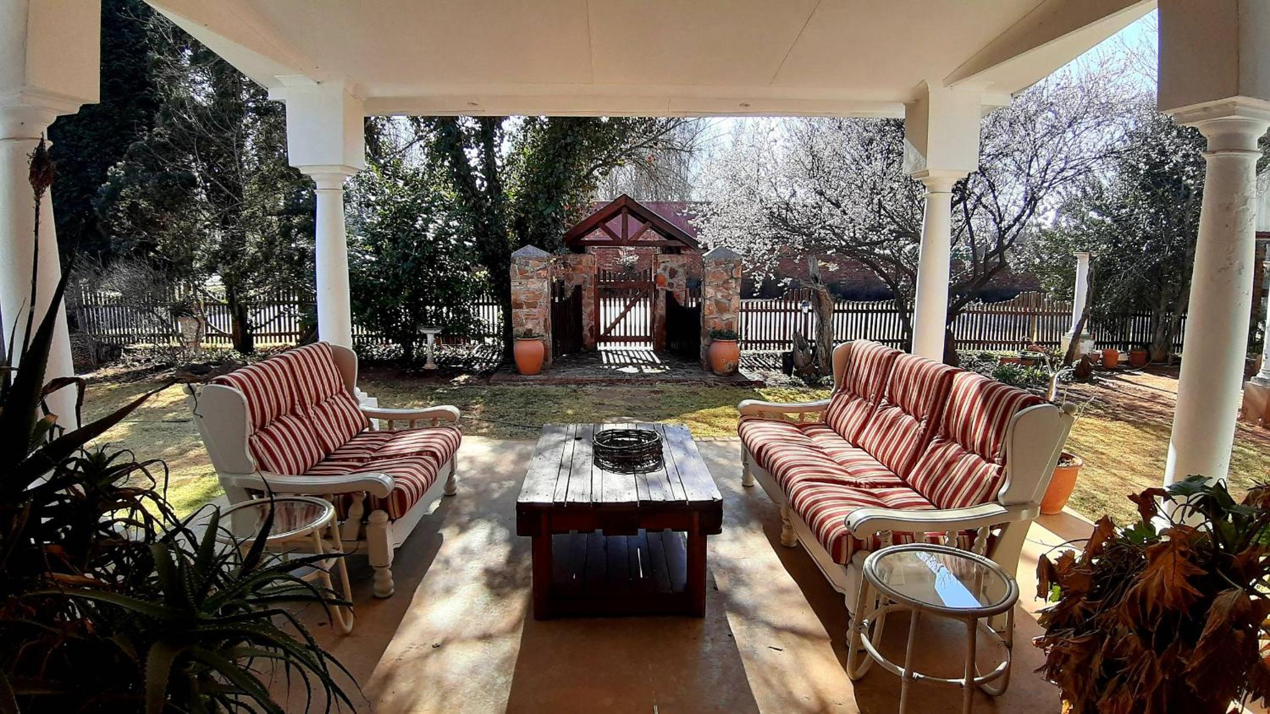 Two-Bedroom House - Photo 44