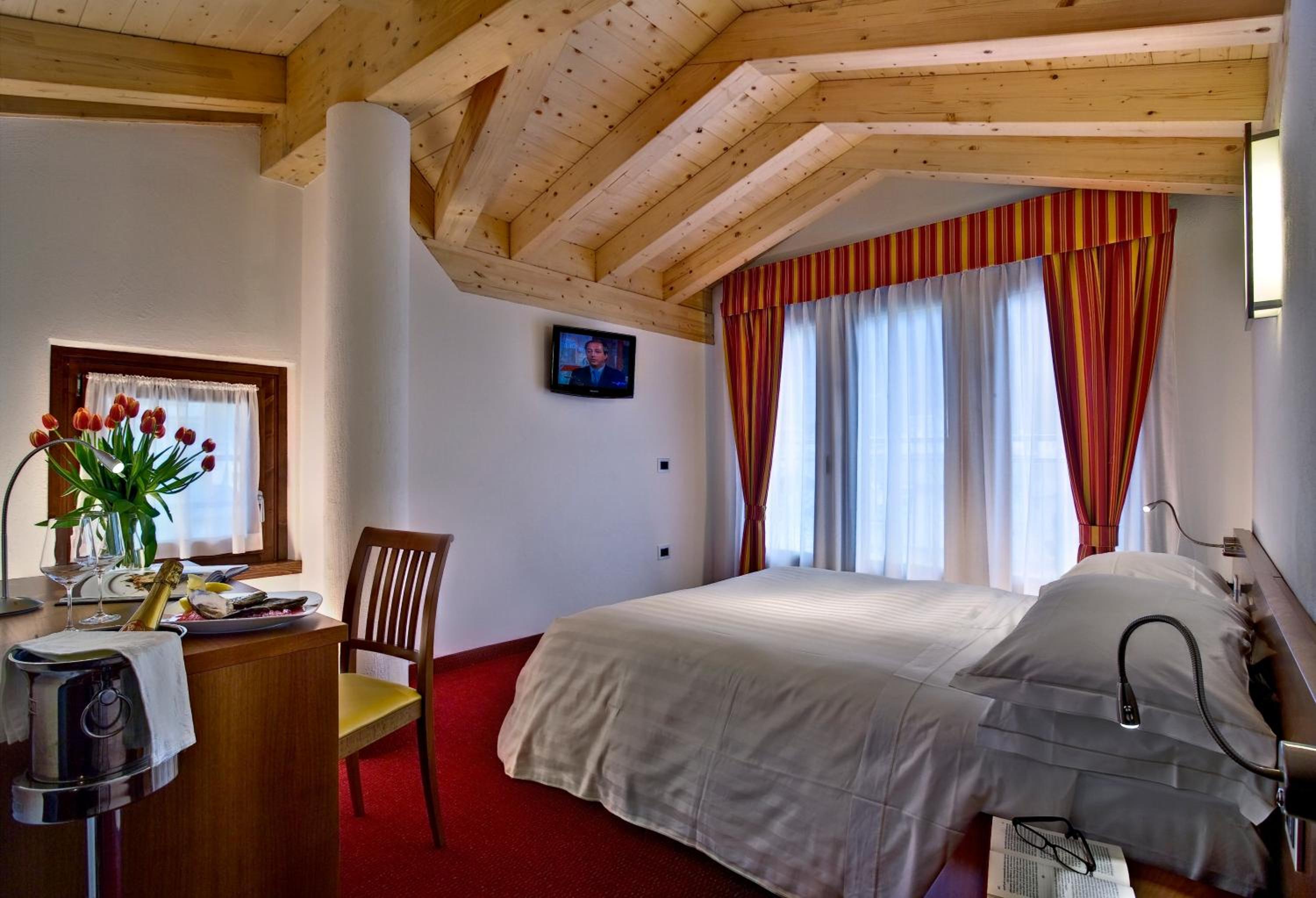 Superior Double or Twin Room with Mountain View photo 1