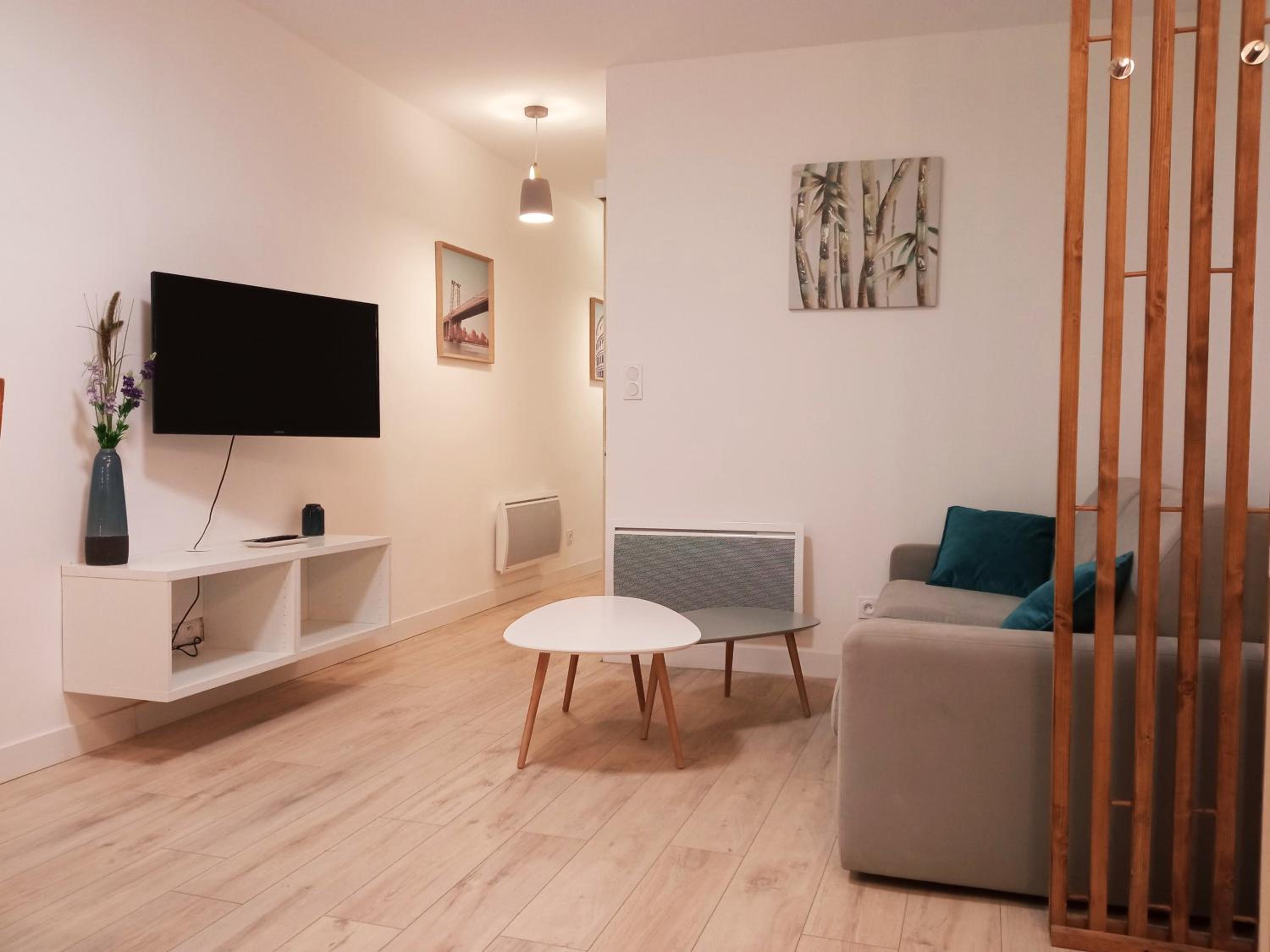 Apartment with Terrace photo 3