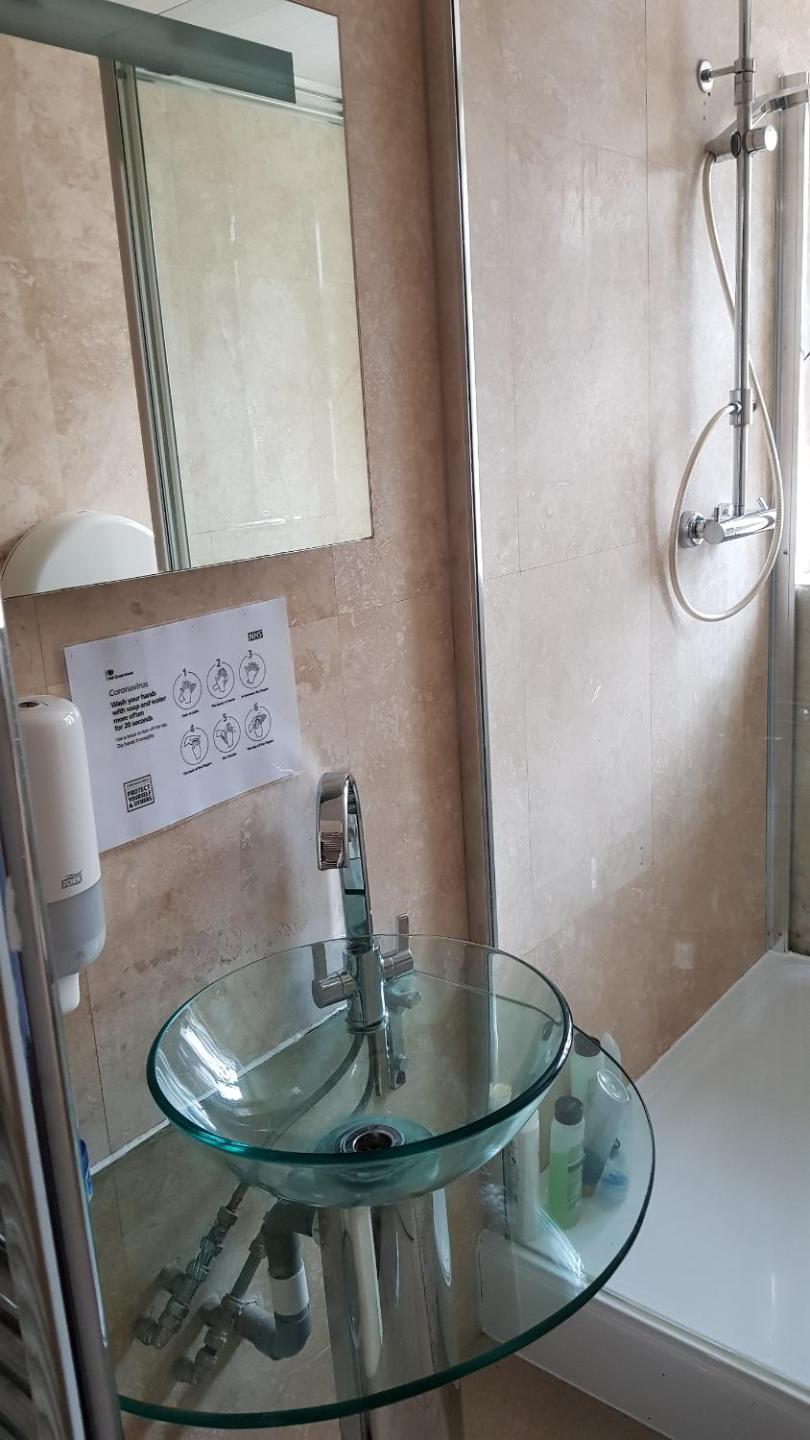 Twin Room with Shared Bathroom photo 3