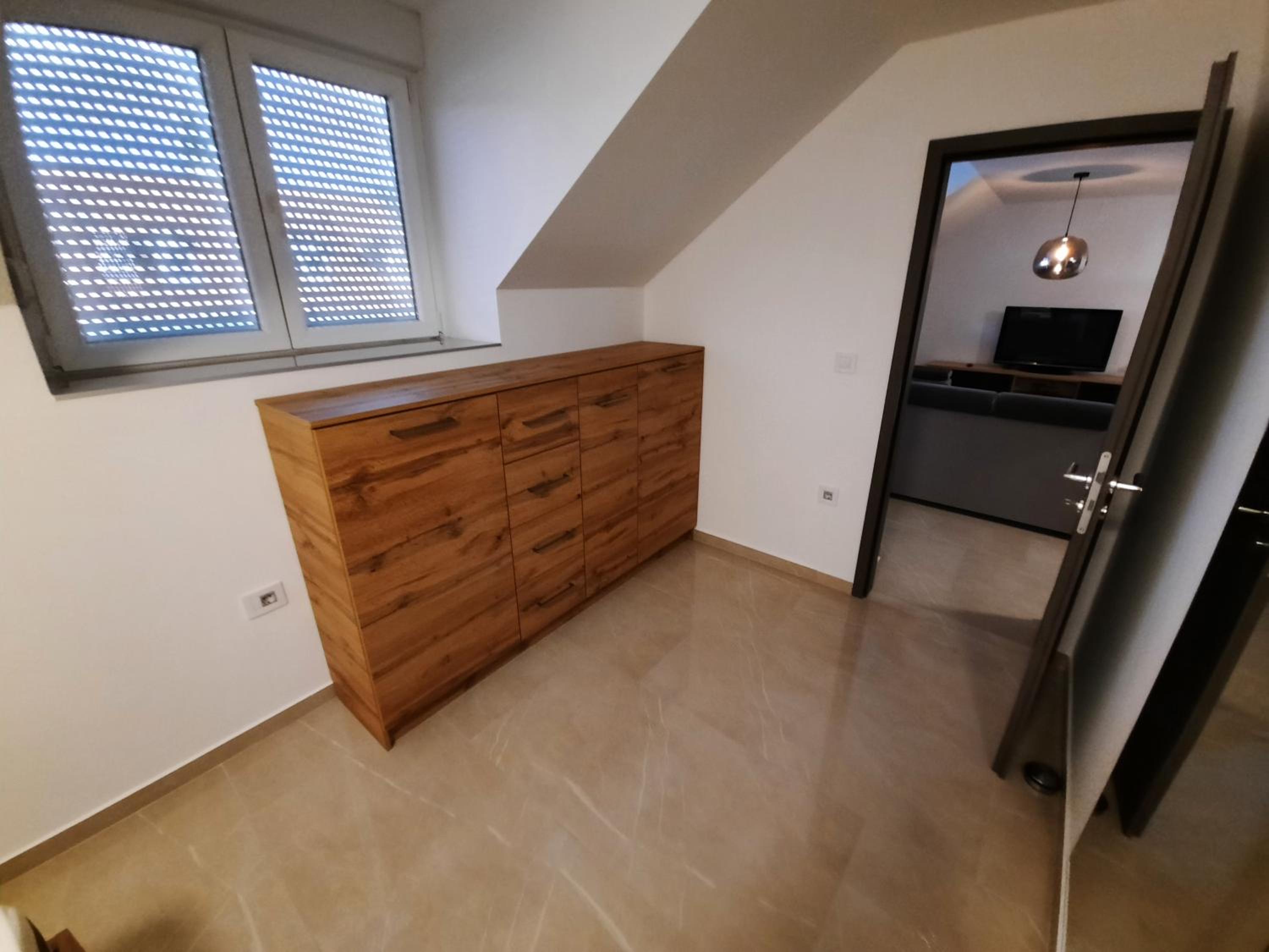 One-Bedroom Apartment - Photo 4