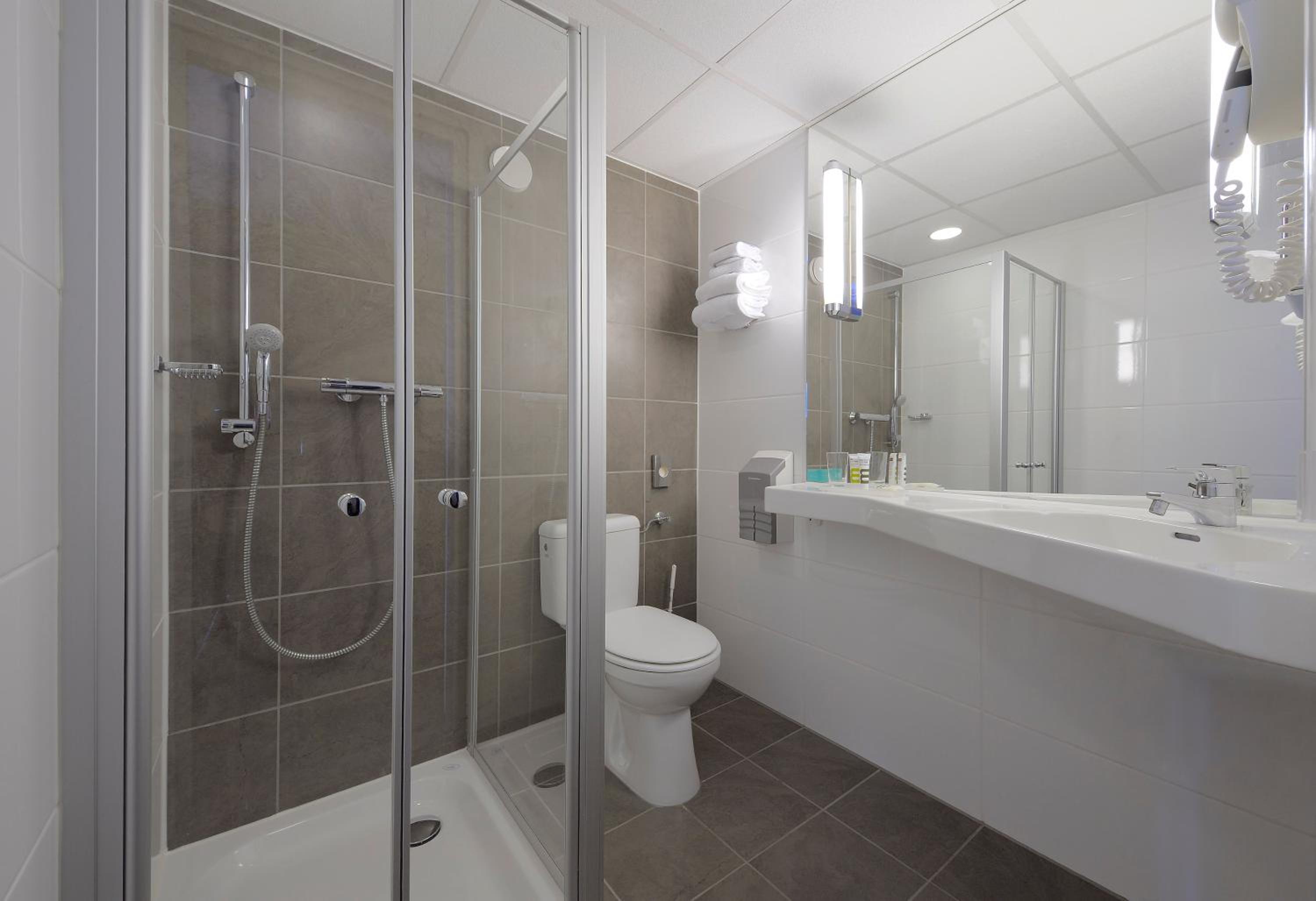 Standard Twin Room - Photo 4