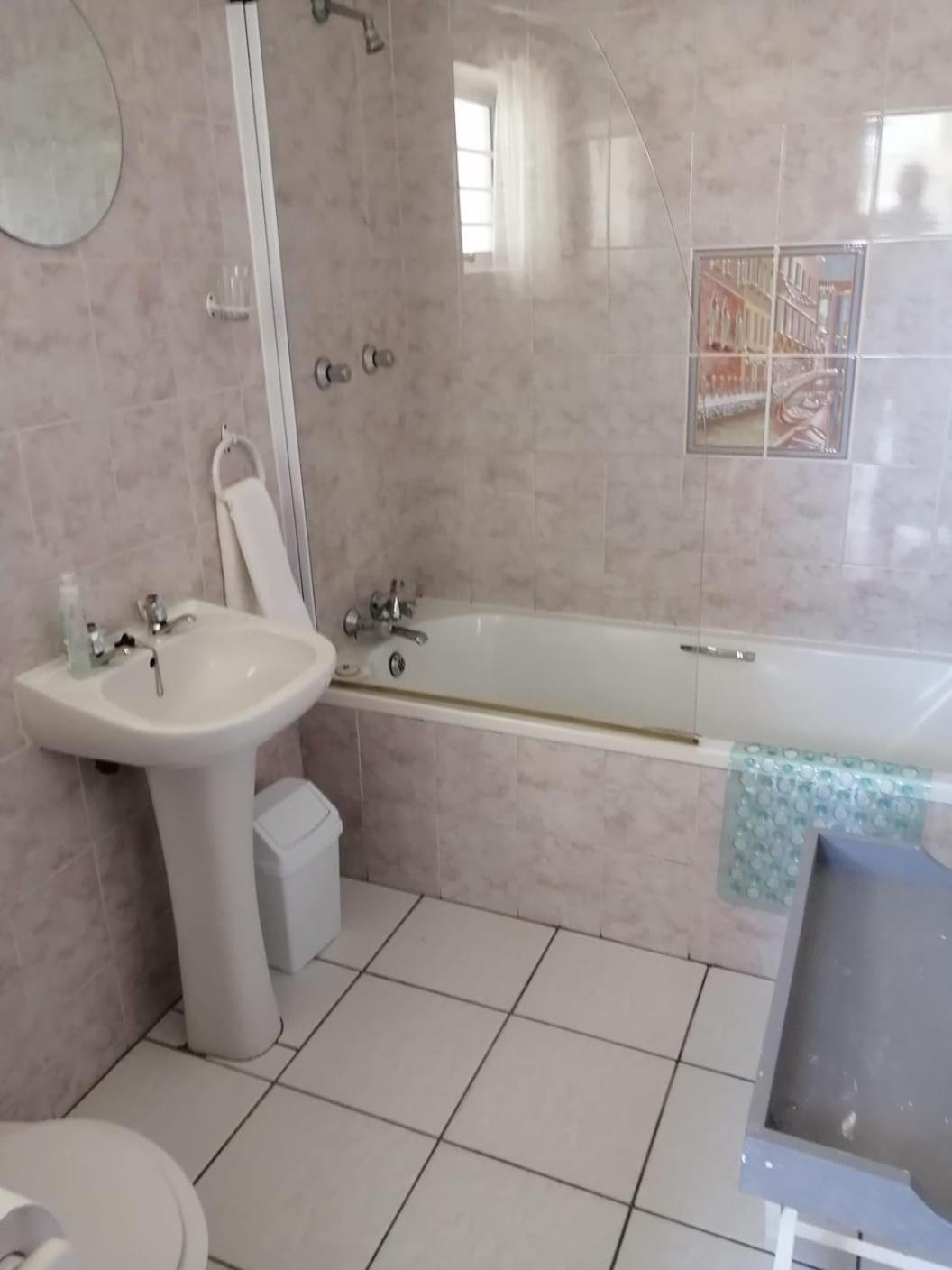 Deluxe Double or Twin Room with Garden View photo 2