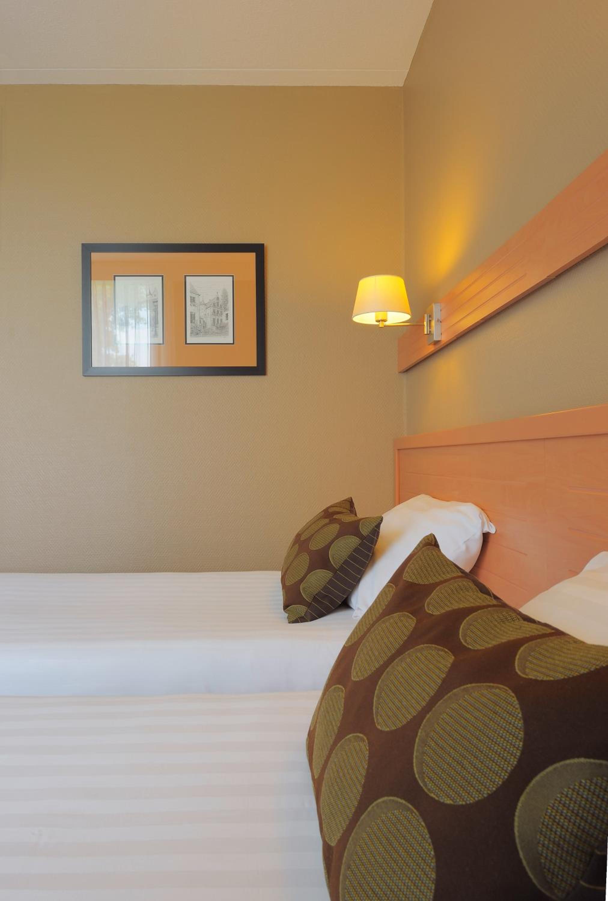 Standard Twin Room - Photo 2