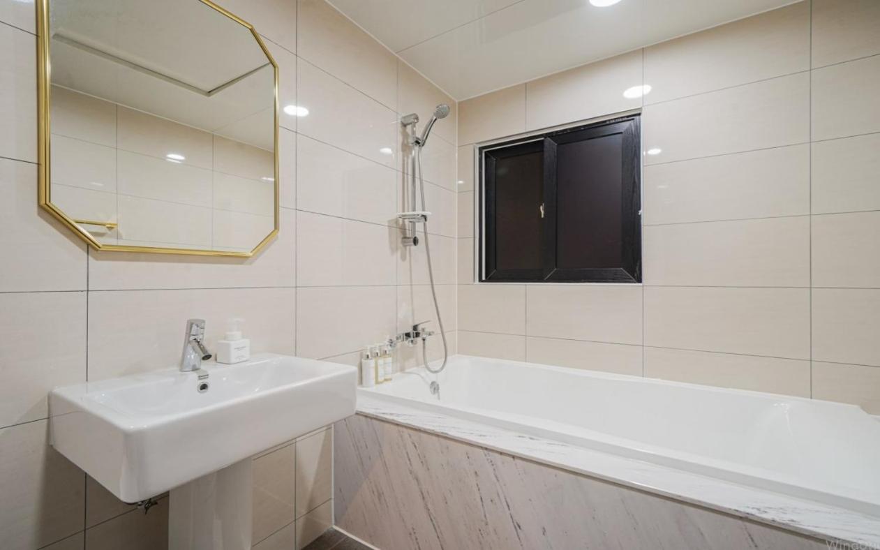 Suite with City View - Photo 2