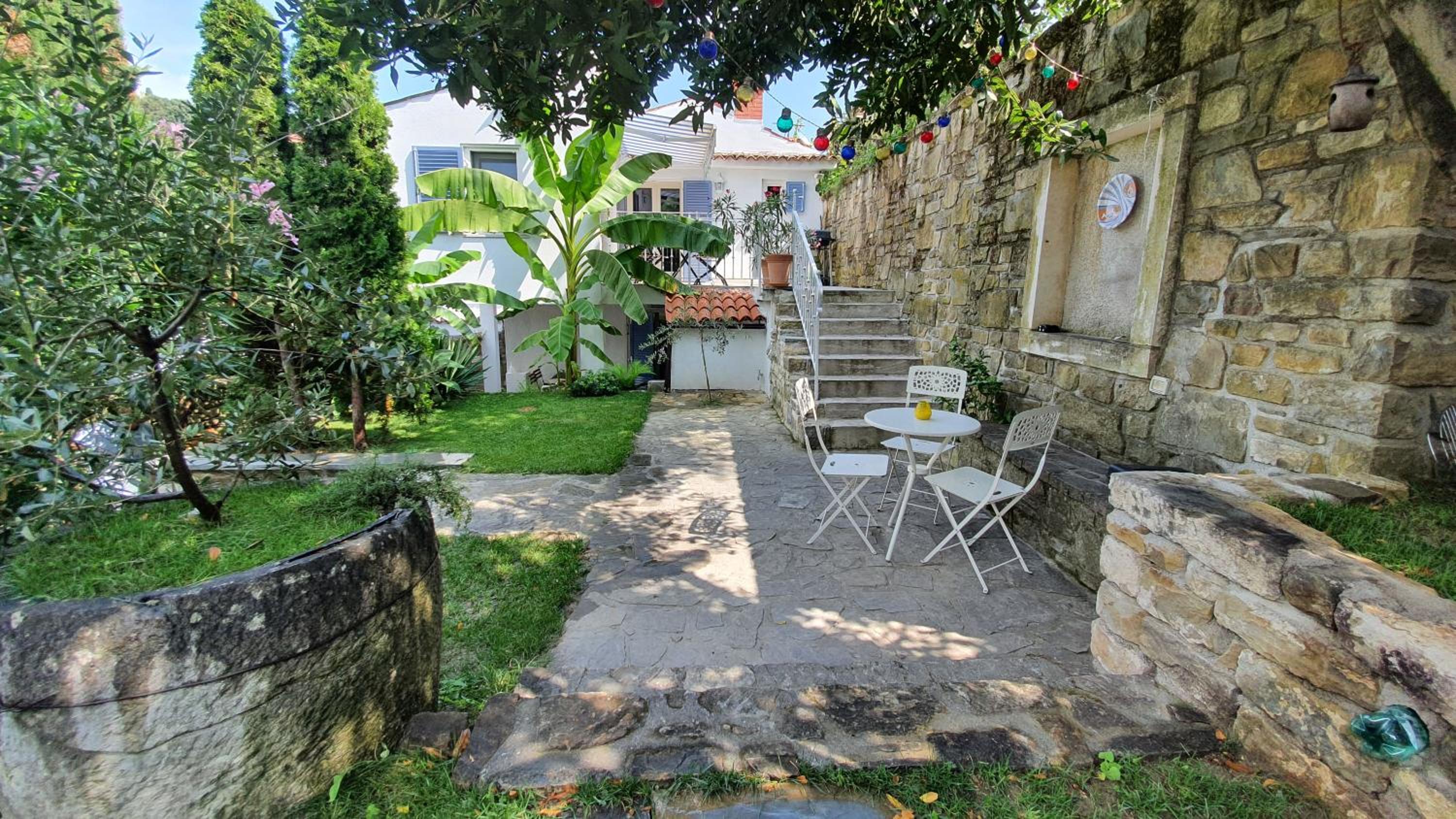 Apartment with Terrace - Photo 10