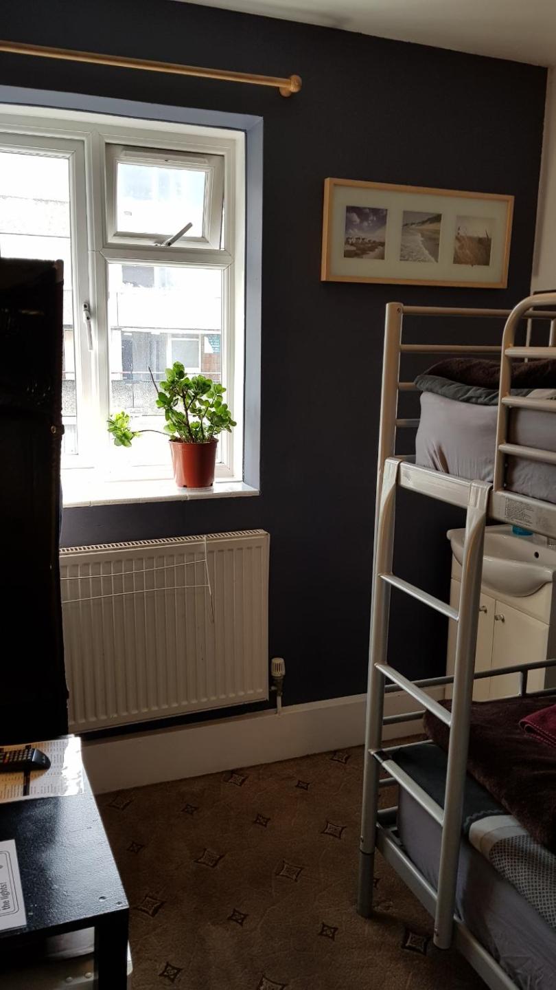 Single Room with Shared Bathroom photo 3