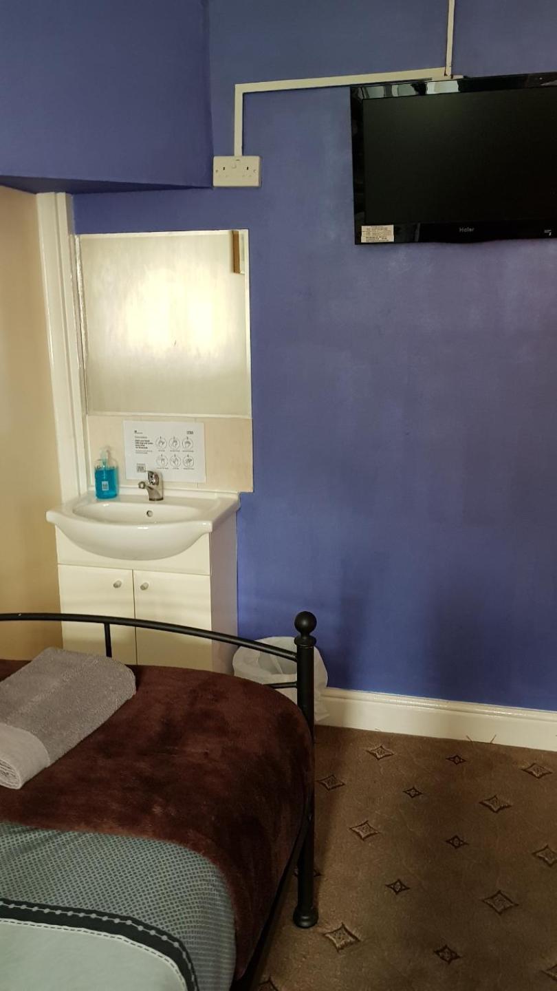 Triple Room with Shared Bathroom photo 1