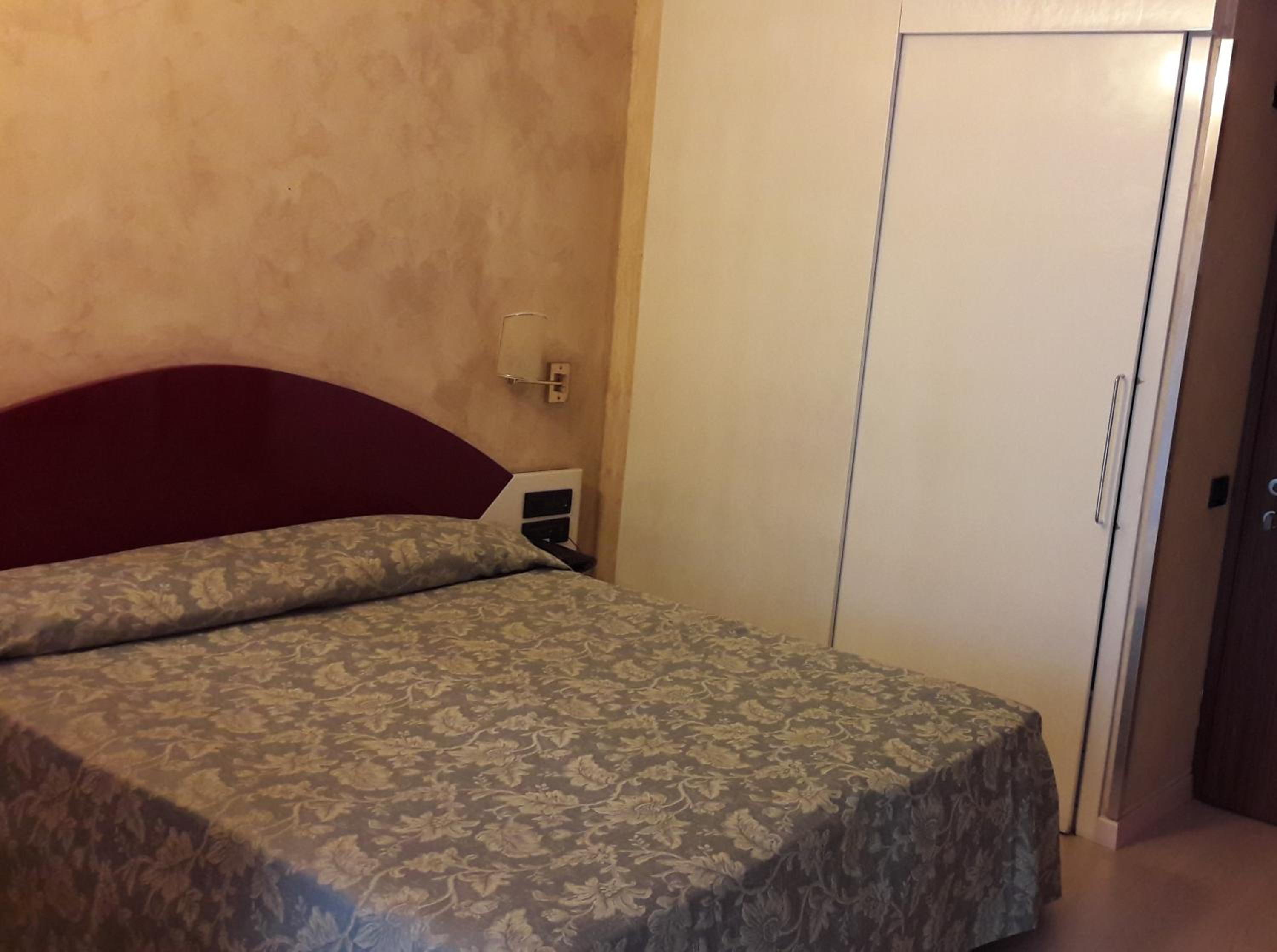 Double Room (1 Adult) - Photo 1