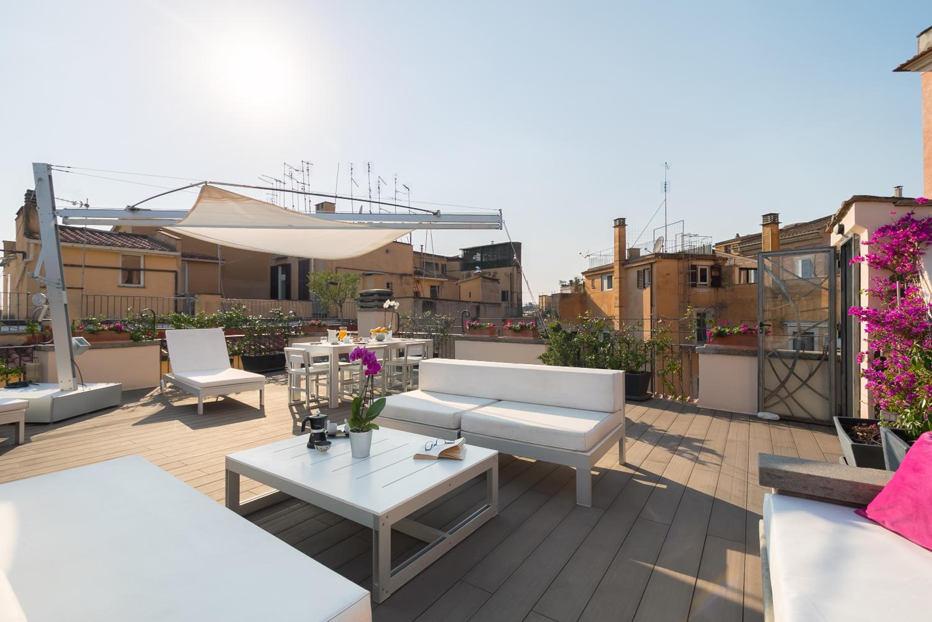 One-Bedroom Apartment with Terrace photo 2