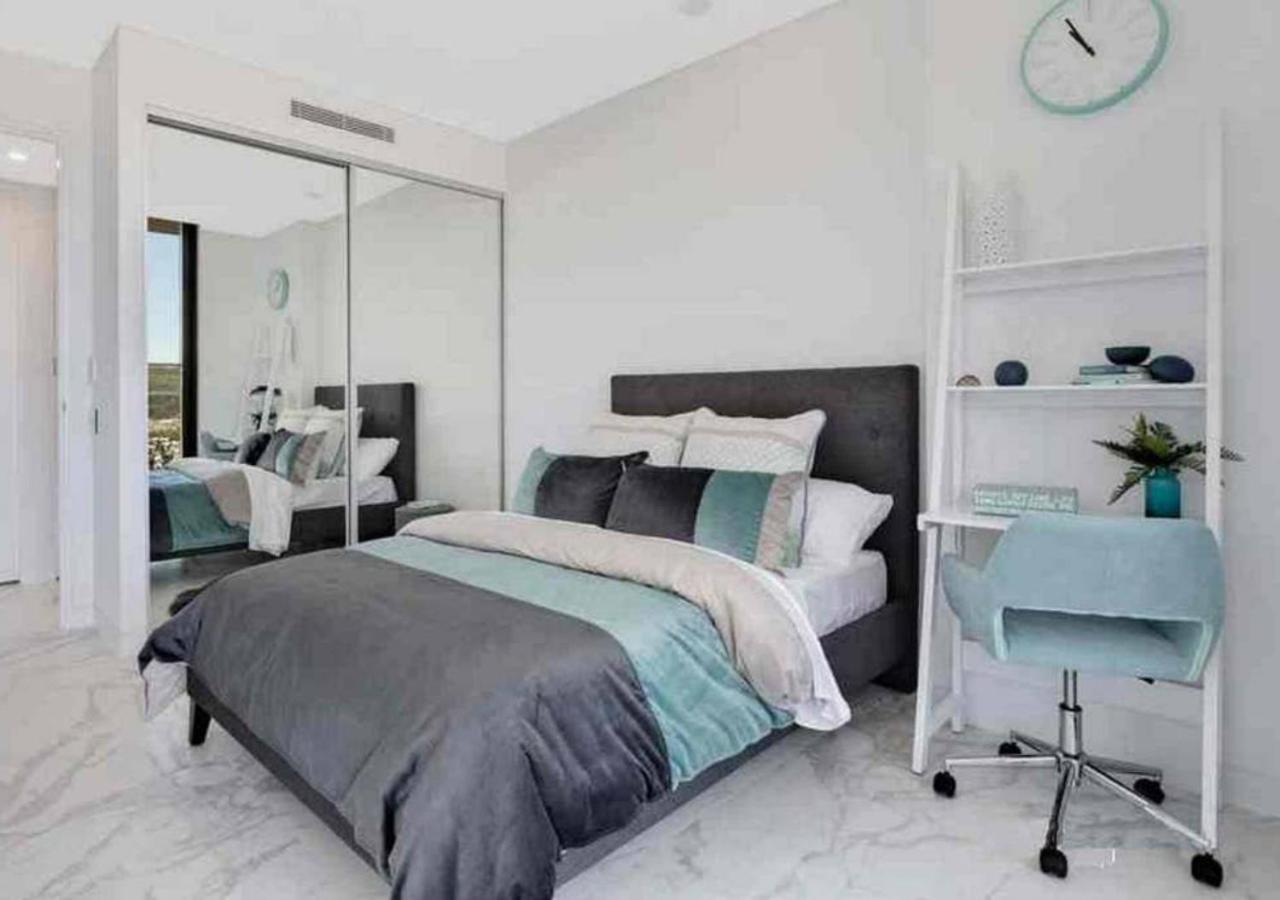 Three-Bedroom House photo 2