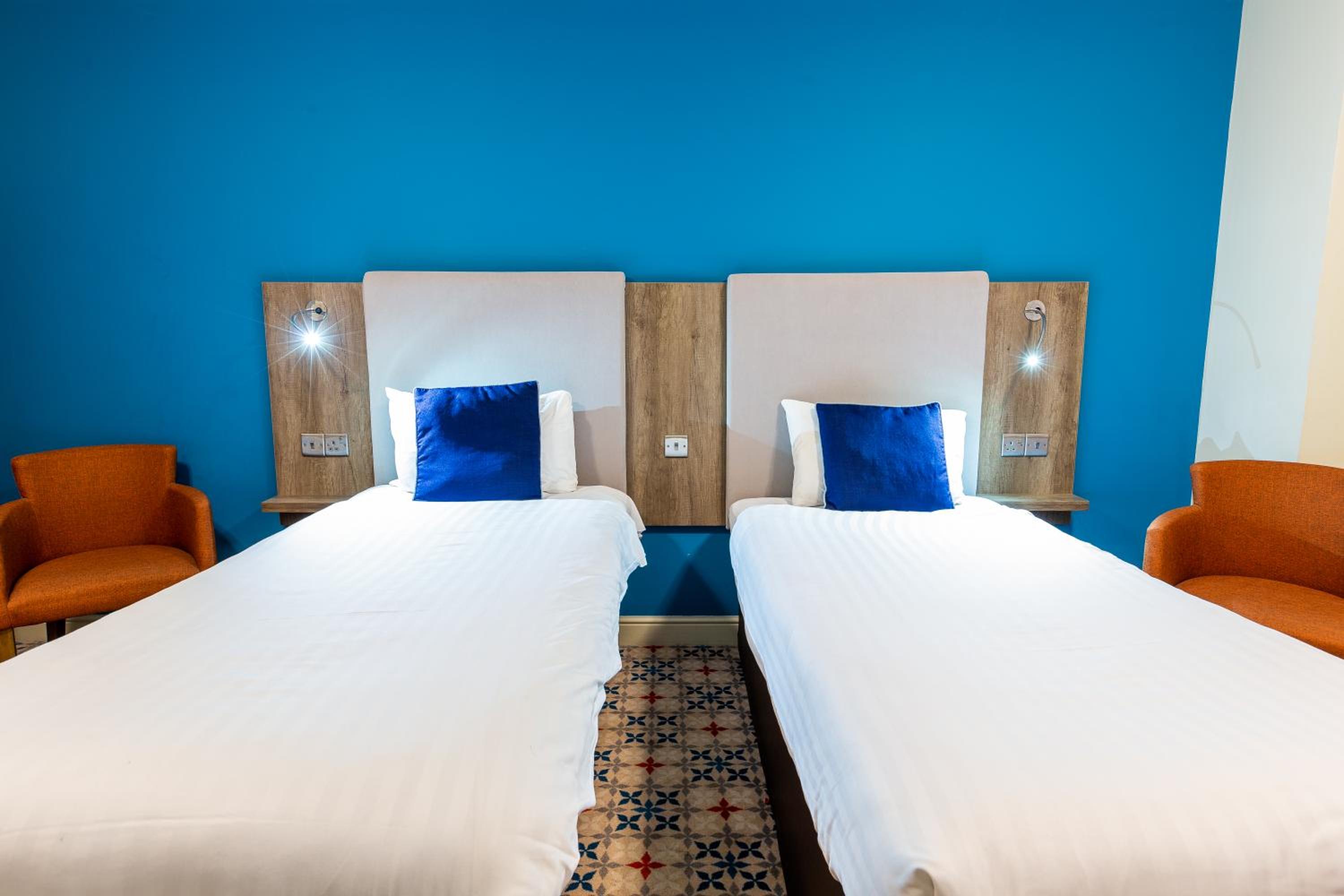Twin Room - Photo 8