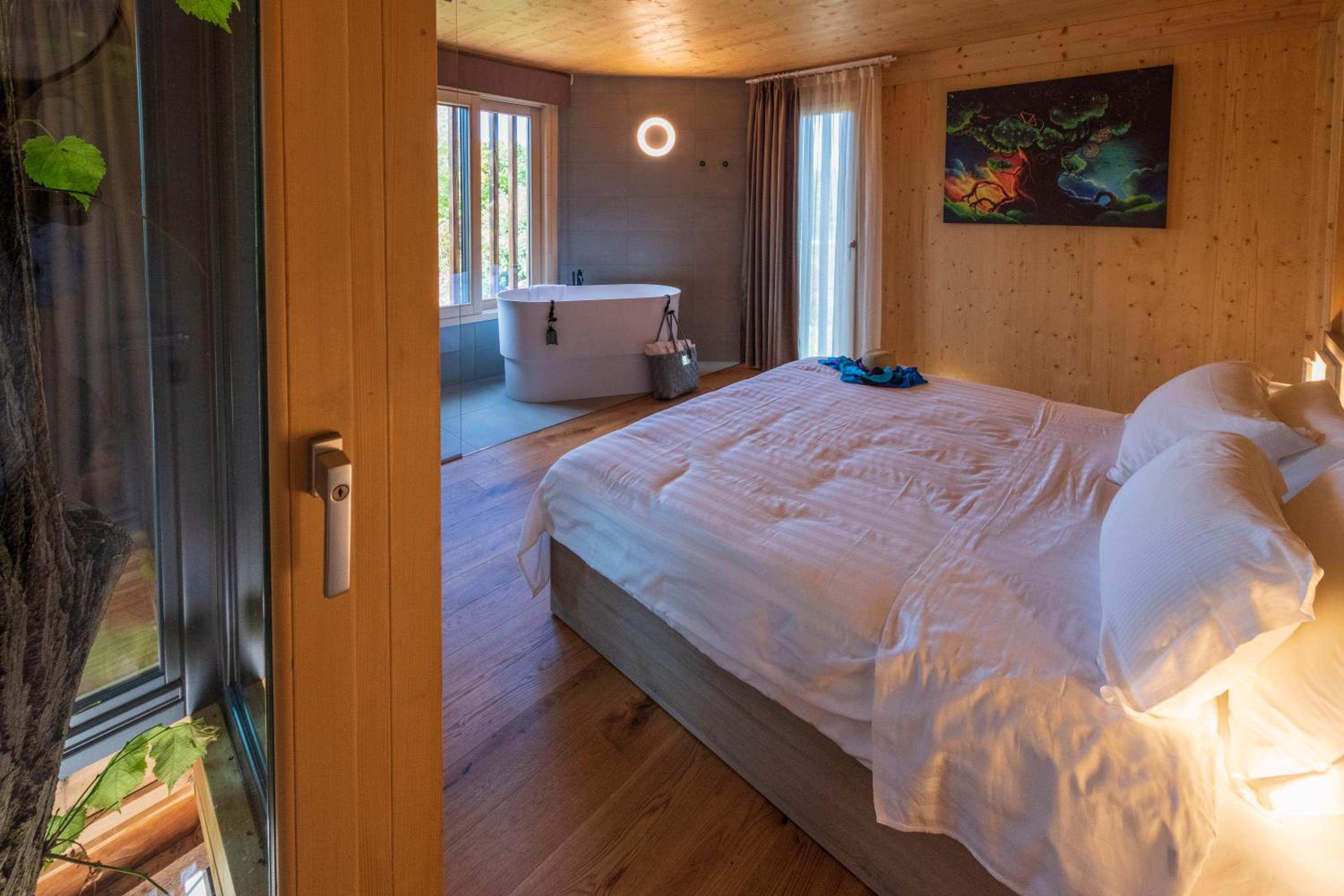 Superior King Suite - Photo 10