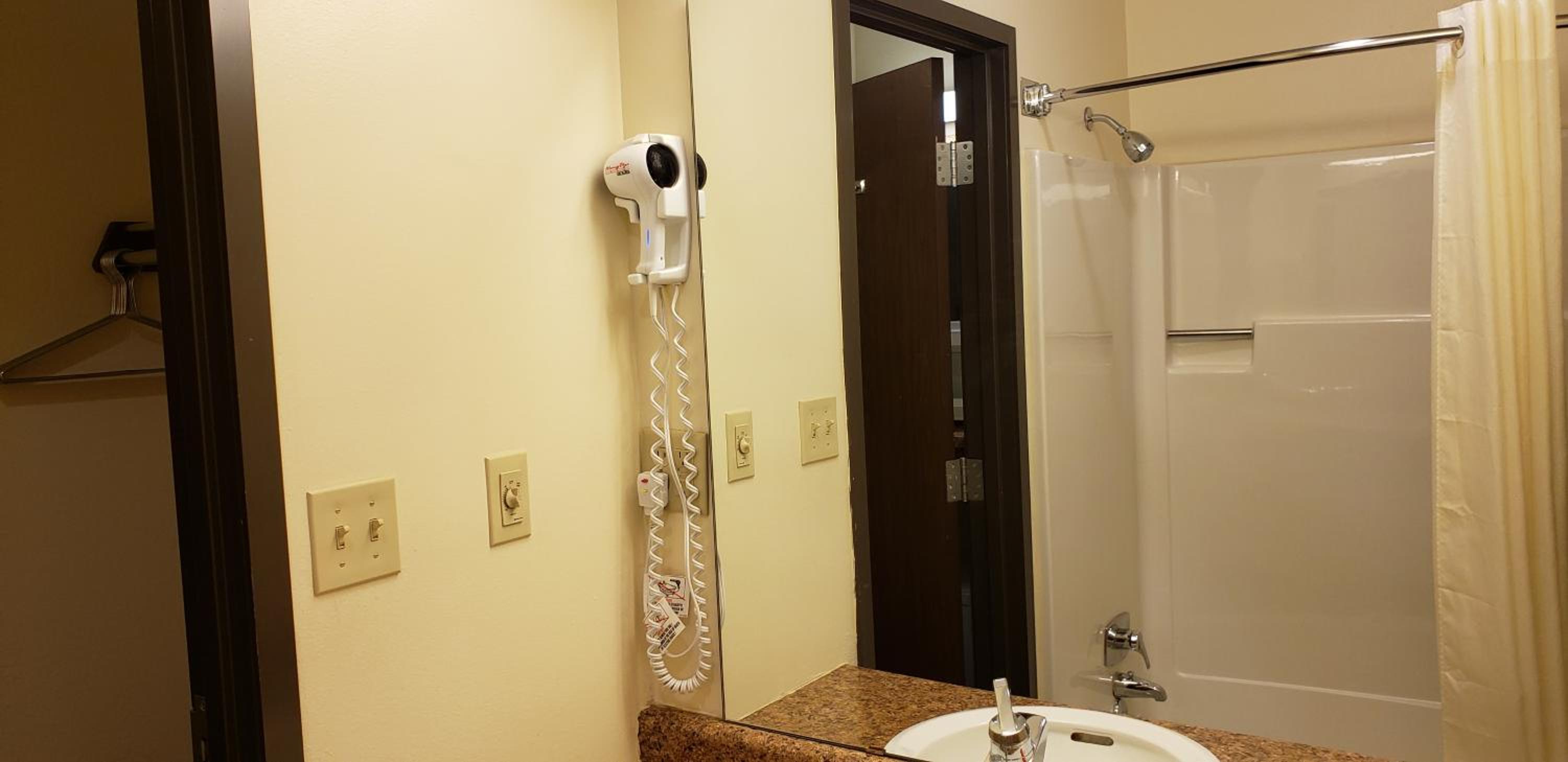 Queen Room with Two Queen Beds - Smoking - Photo 1