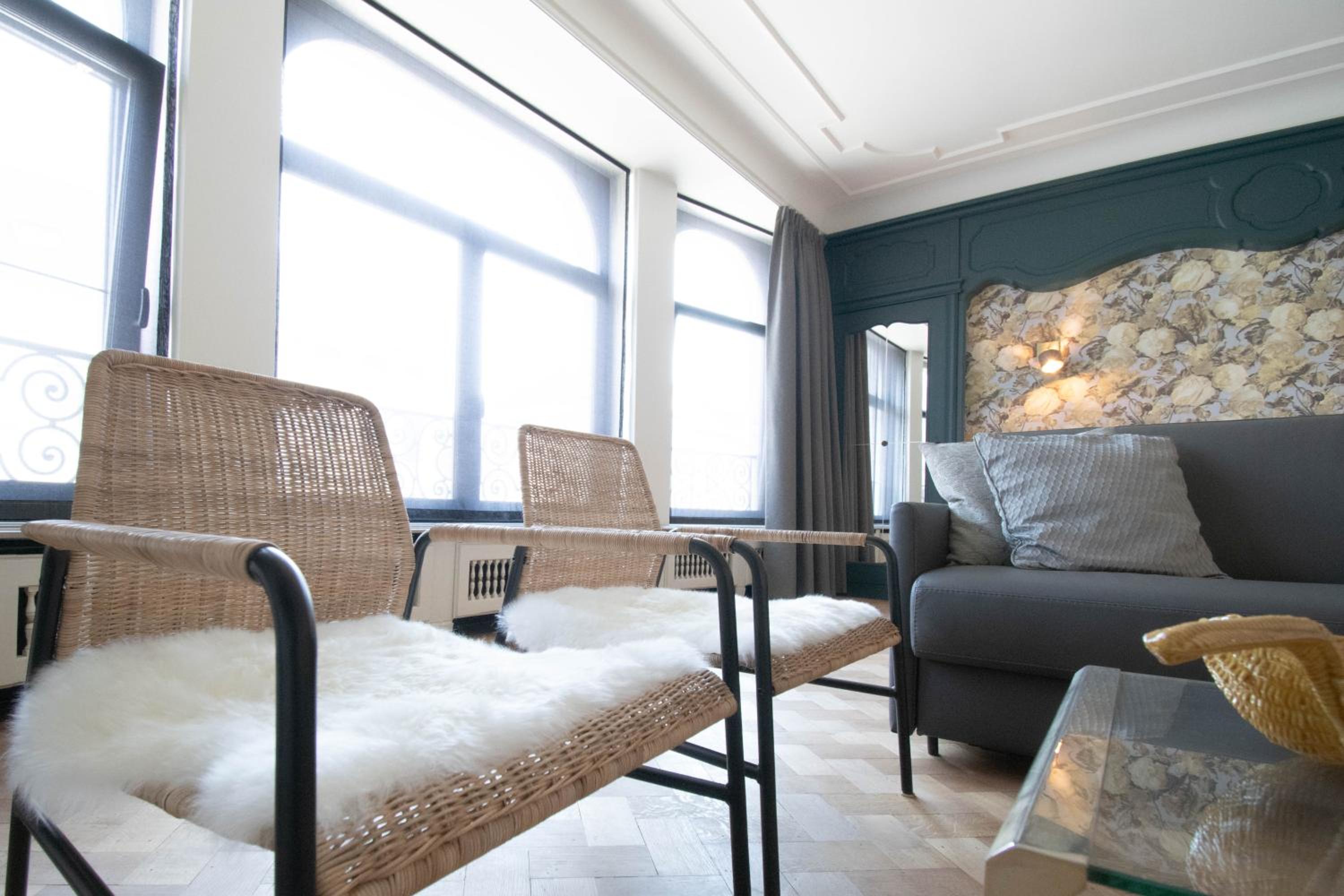 Deluxe Junior Suite photo 2