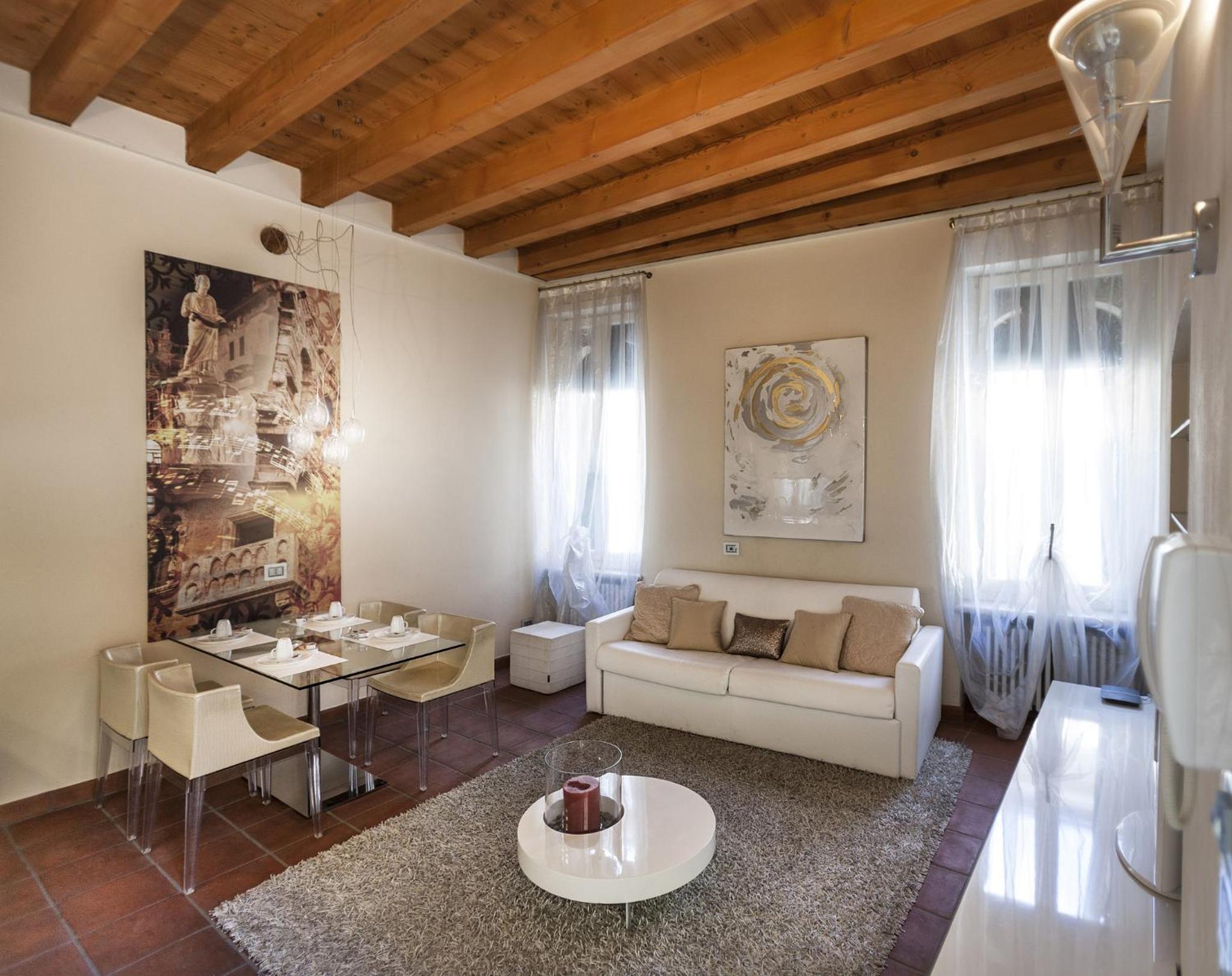 One-Bedroom Apartment - Shakespear House - Via Dietro Filippini 2