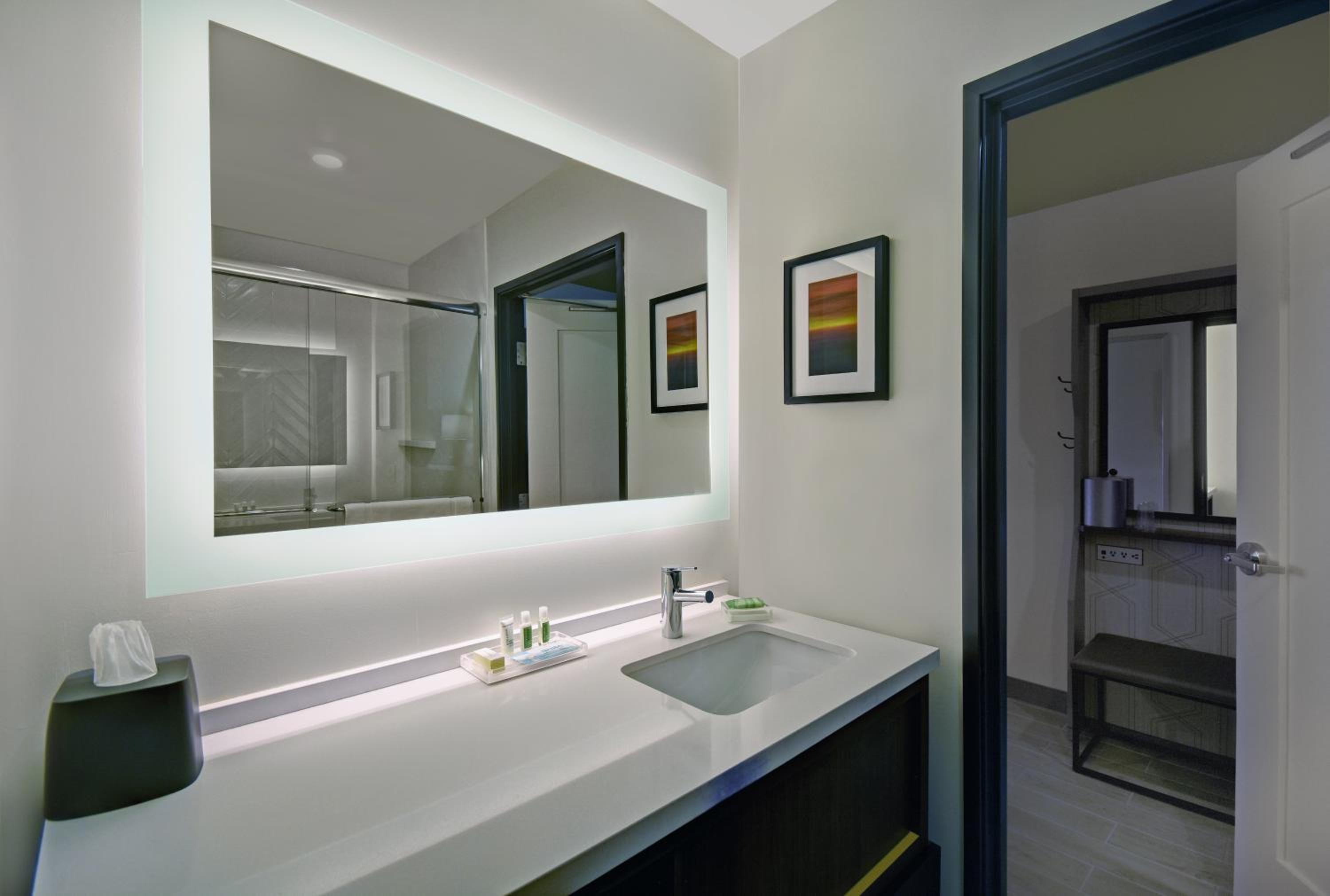 Standard King Room - Photo 2