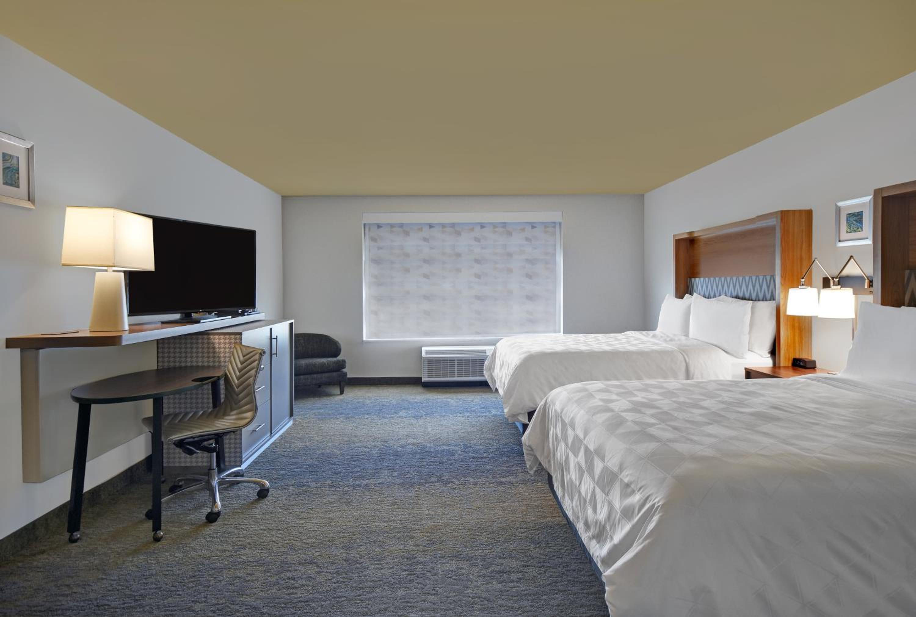 Standard Queen Room with Two Queen Beds and Mobility Accessible Tub - Photo 1