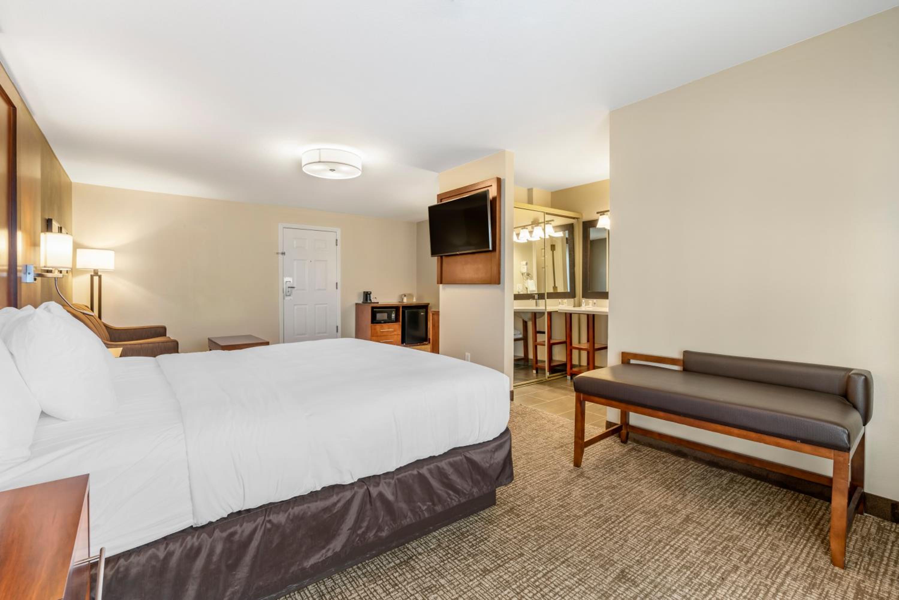 King Room - Non-Smoking - Photo 1