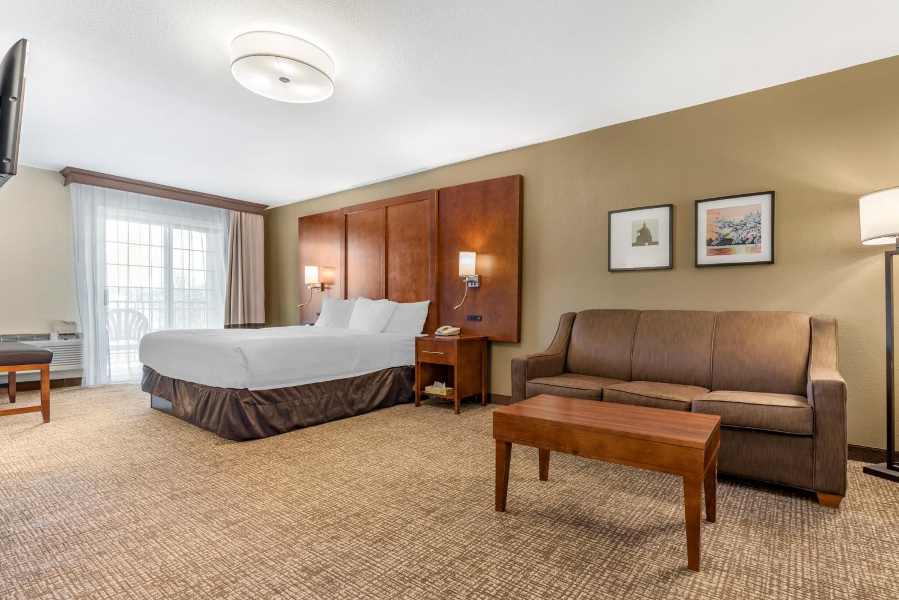 King Room - Non-Smoking - Photo 5