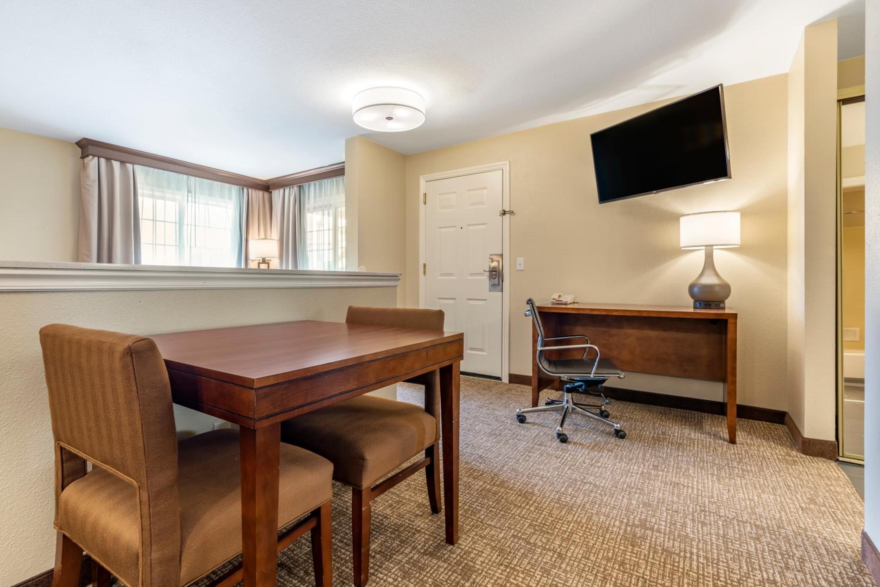 Superior King Room - Non-Smoking - Photo 2