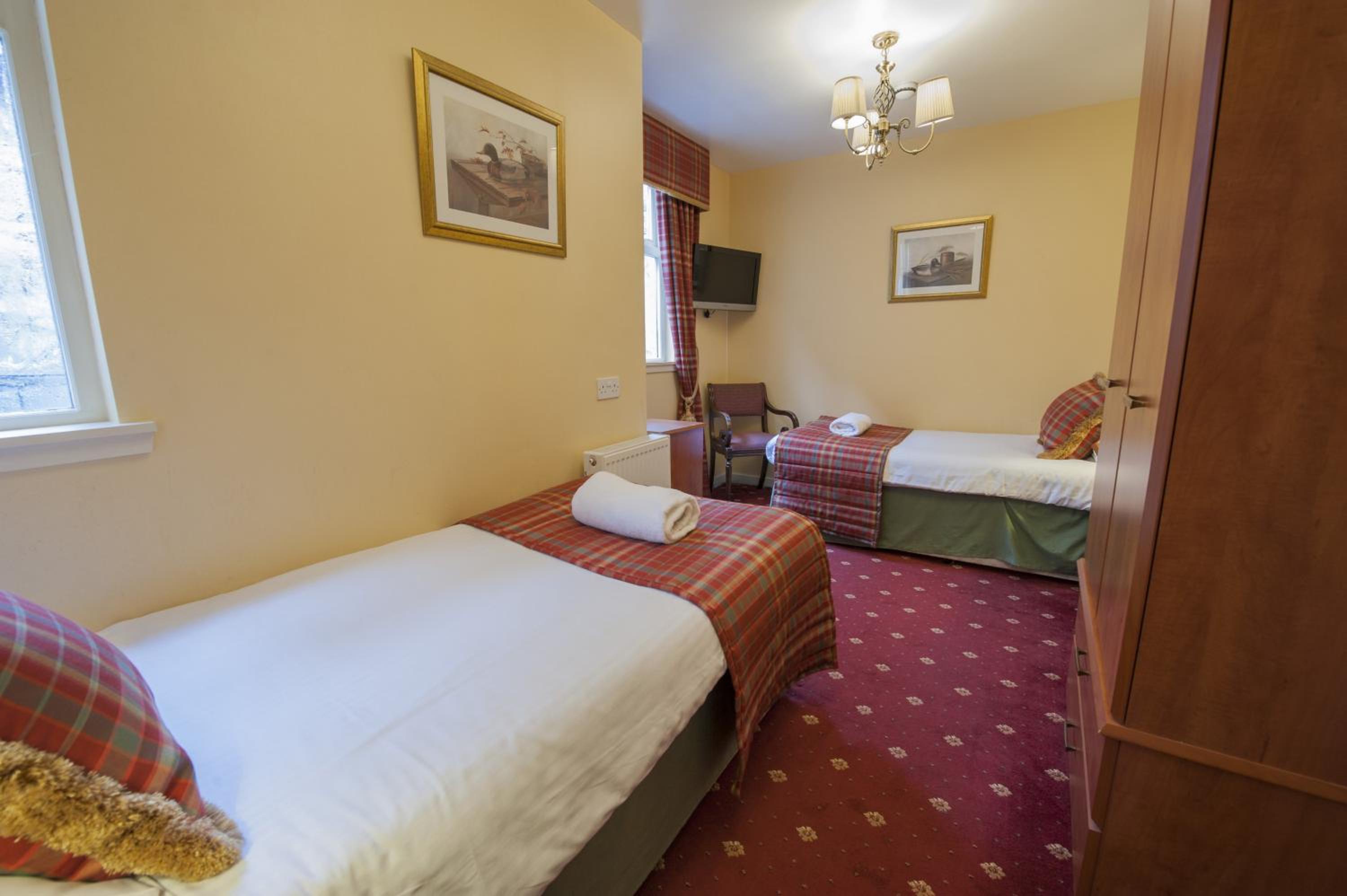 Standard Twin Room - Photo 4