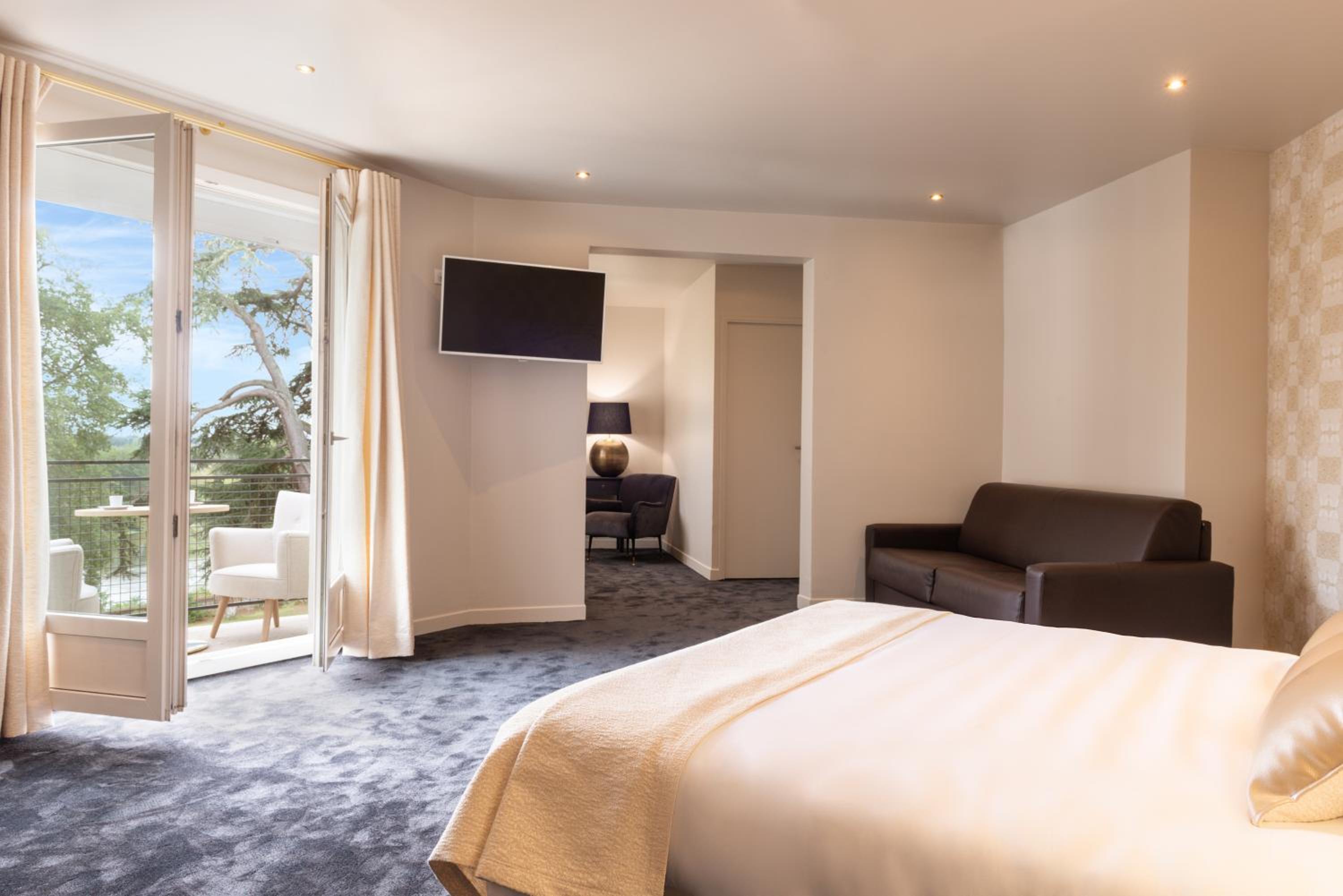 Suite - Photo 9
