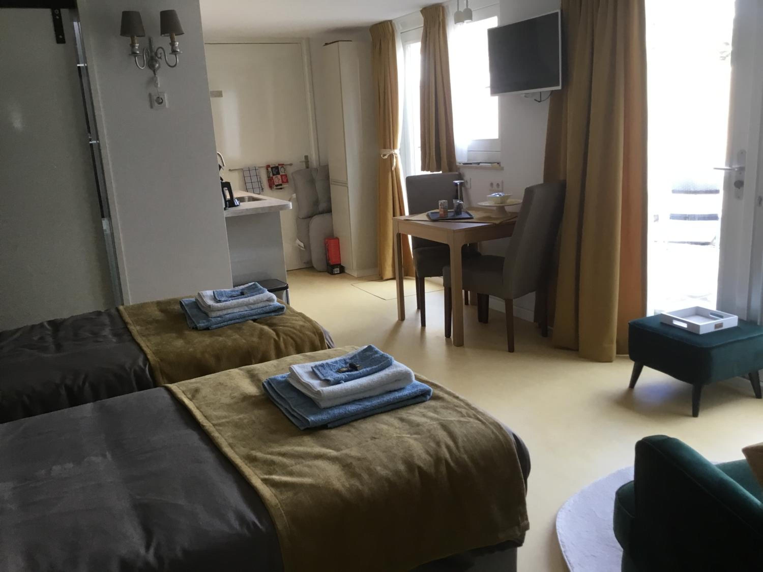 Double or Twin Room with Private Bathroom photo 2