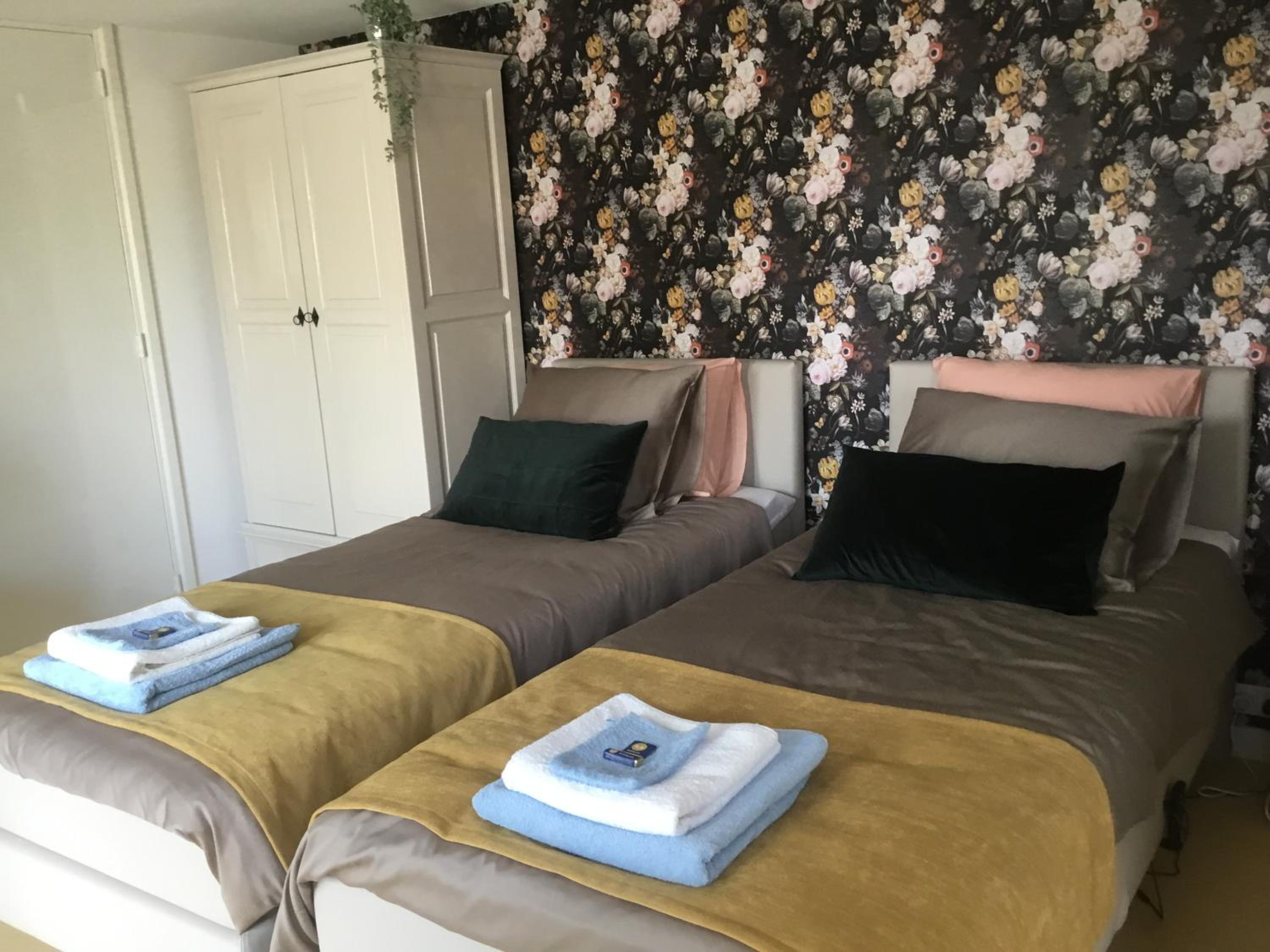 Double or Twin Room with Private Bathroom photo 3