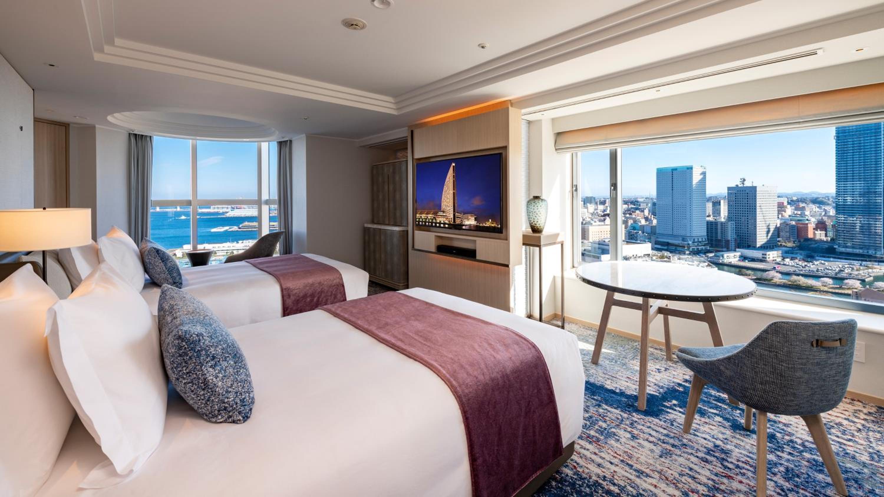 One-Bedroom Twin Suite with Panoramic View - Photo 3