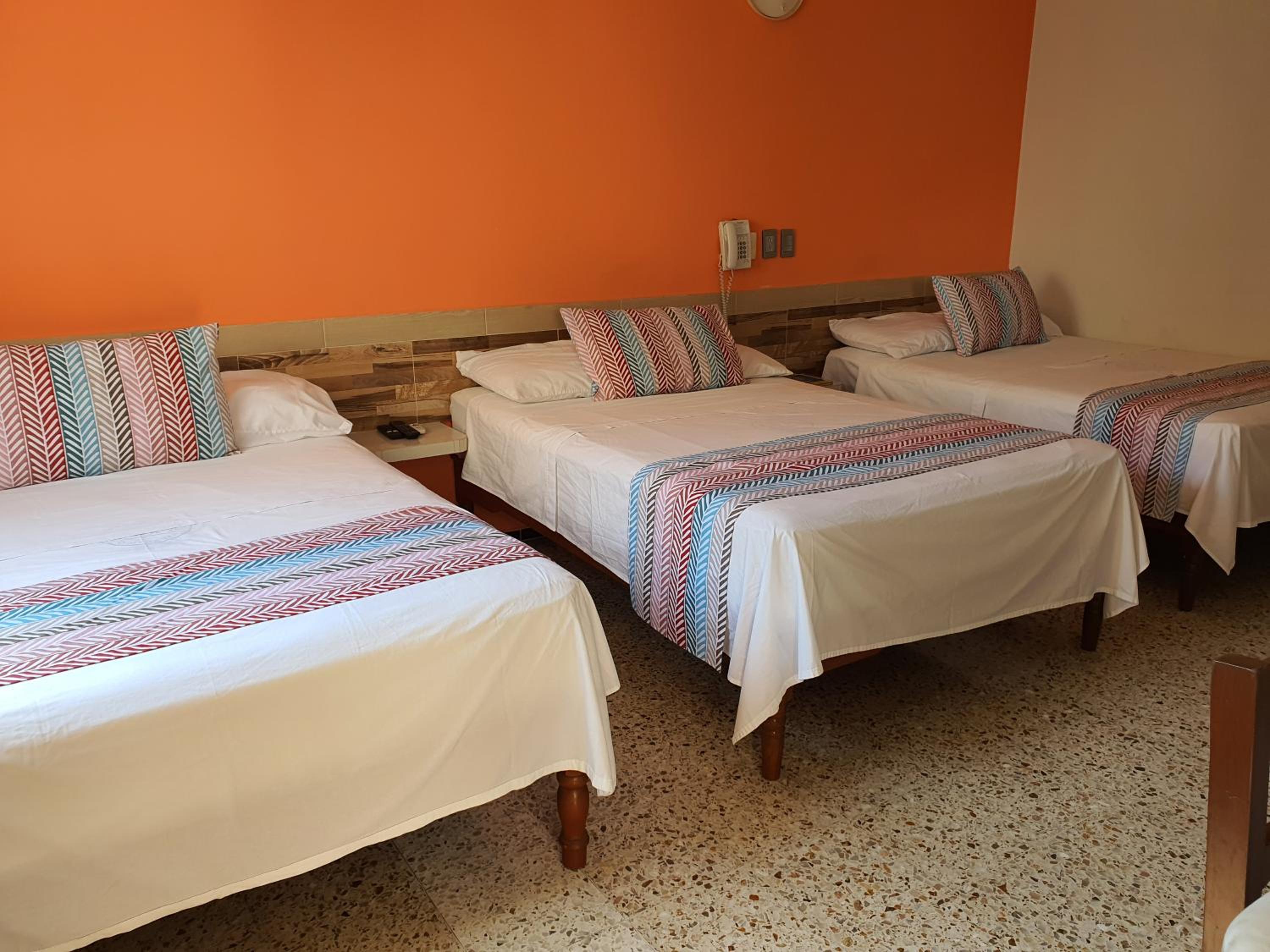 Comfort Triple Room with Shower - Photo 4