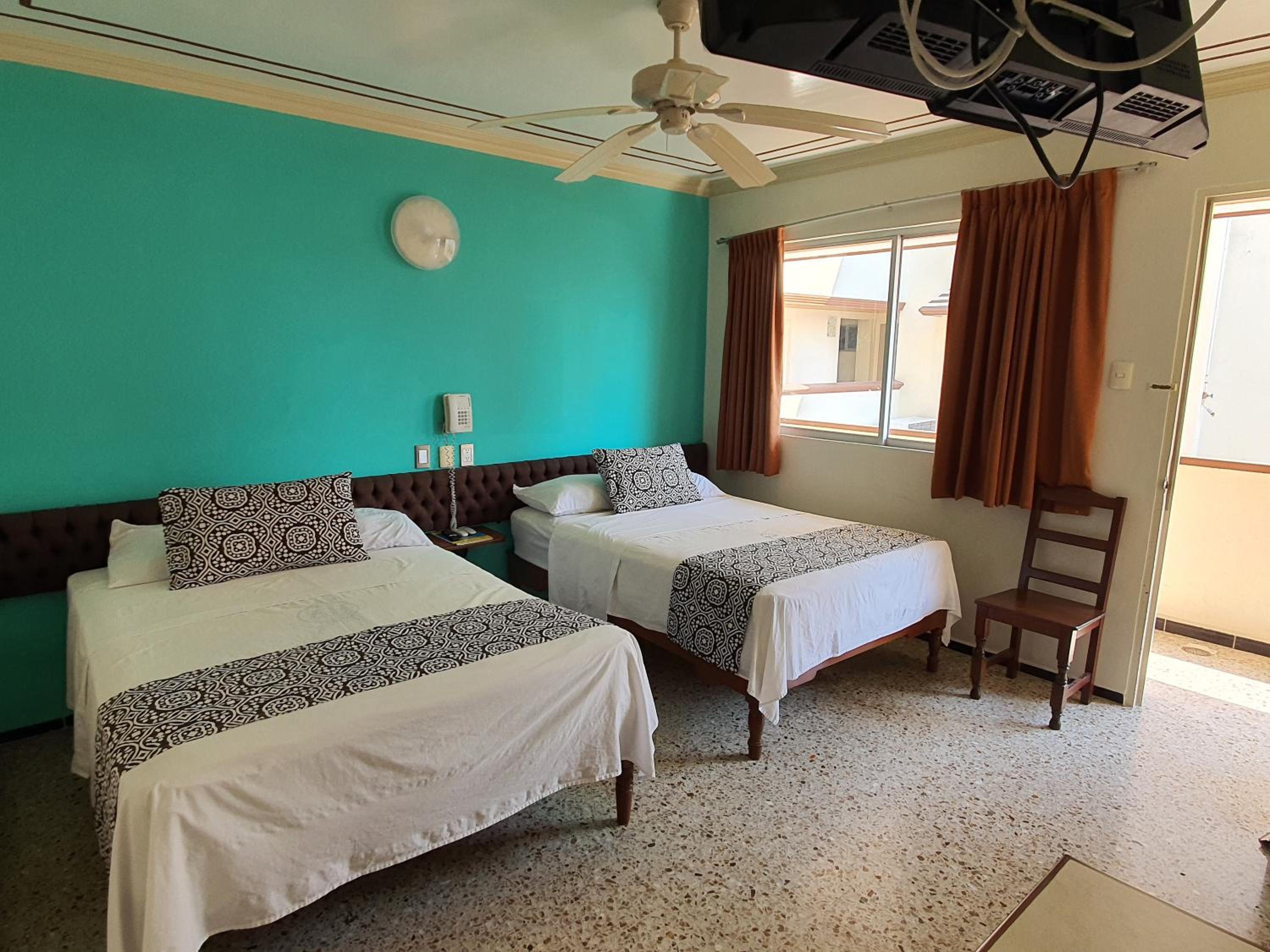 Double Room with Two Double Beds - Photo 1