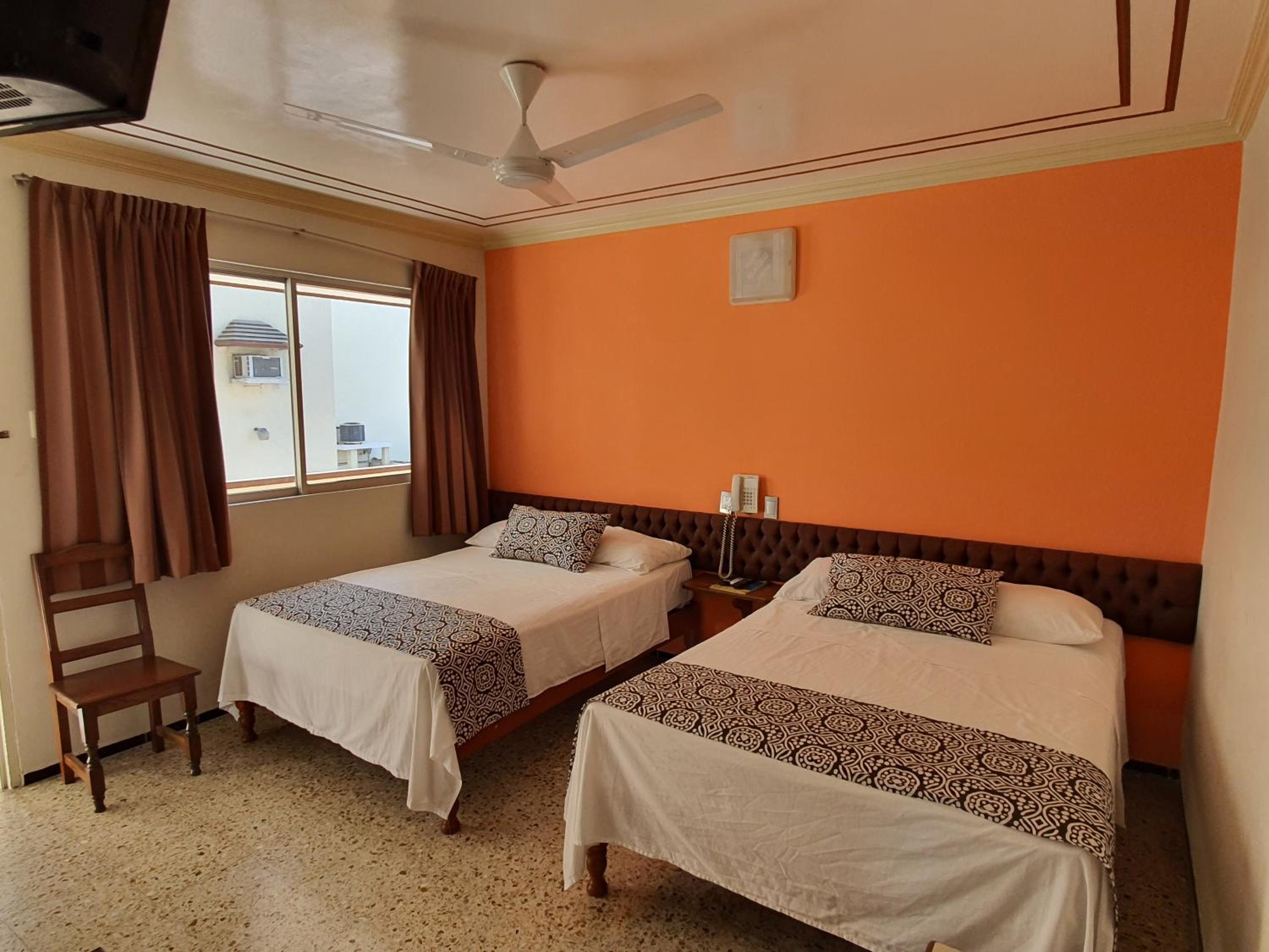 Double Room with Two Double Beds - Photo 3