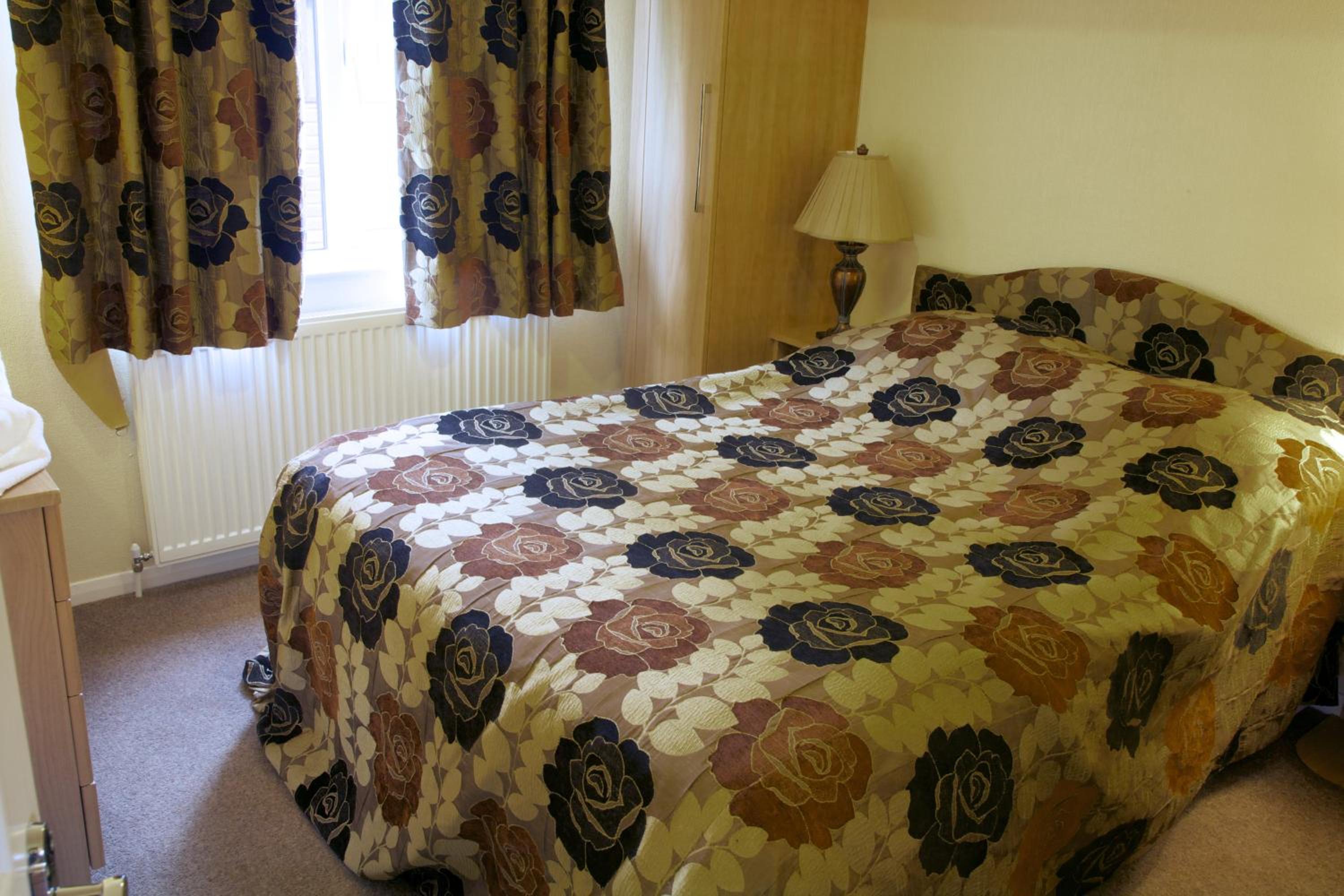 Woodland Lodge (Two Bedroom Log Cabin) - Photo 6