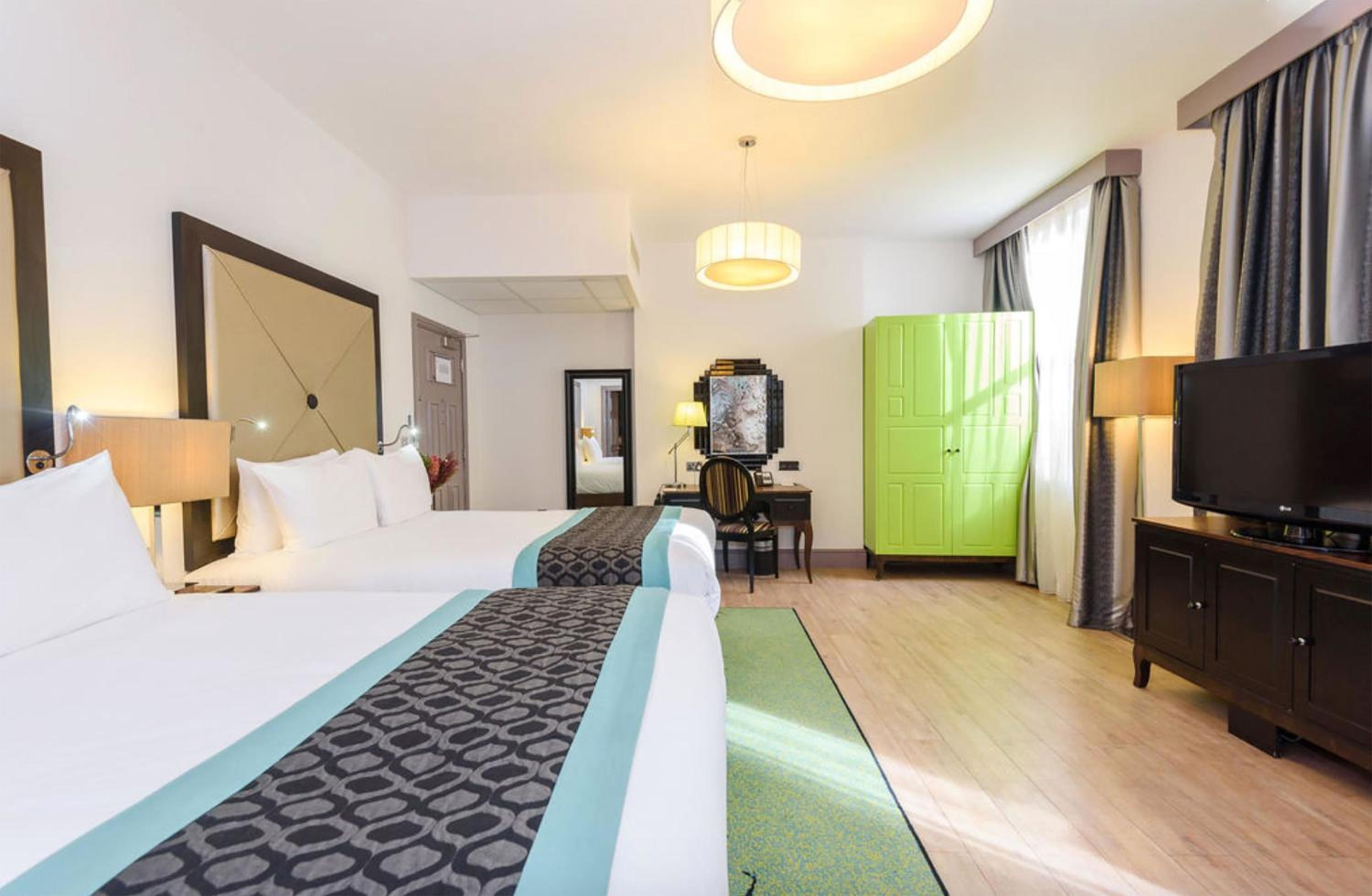 Premium Queen Room with Two Queen Beds photo 3