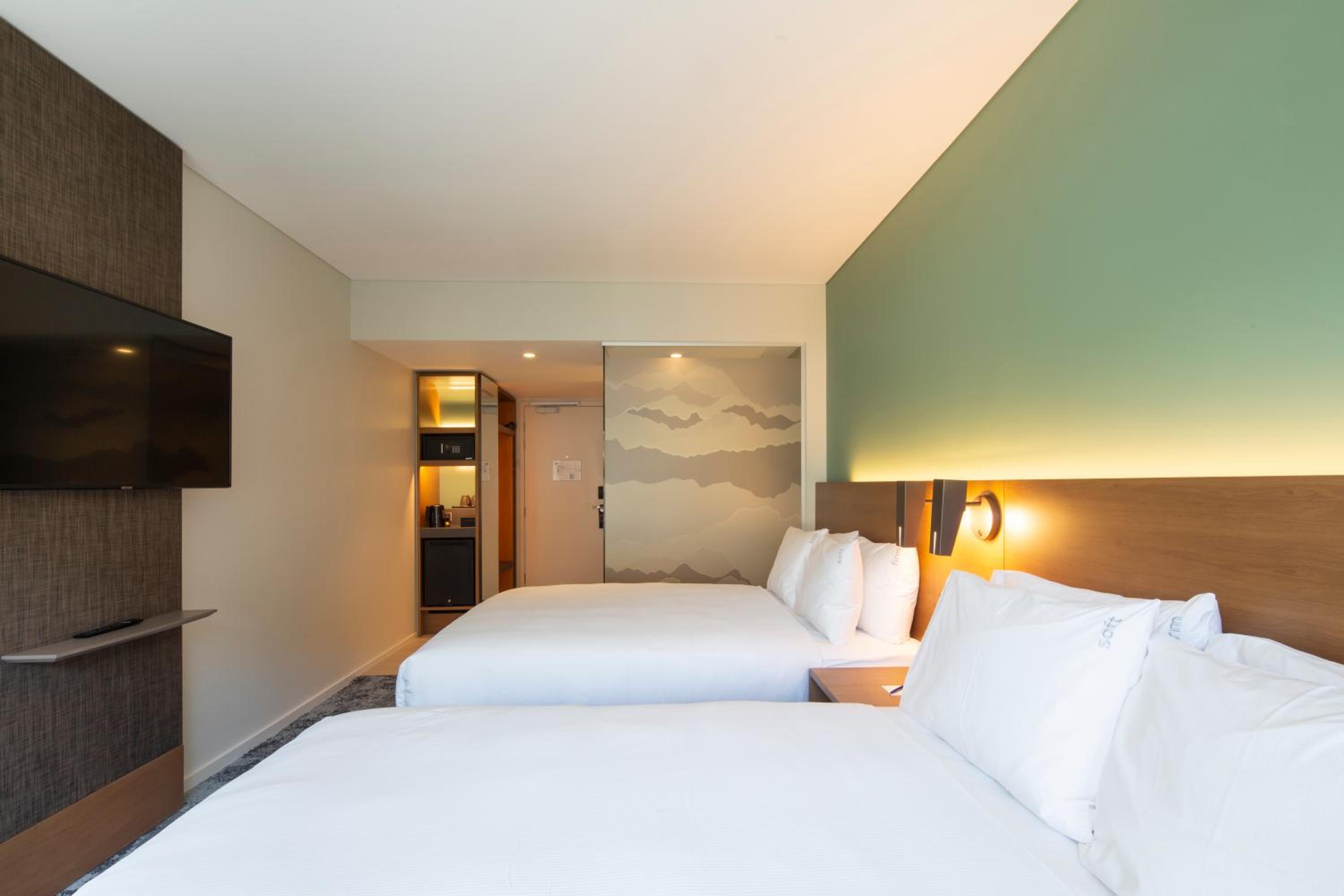 Standard Room with Free Breakfast - Photo 3