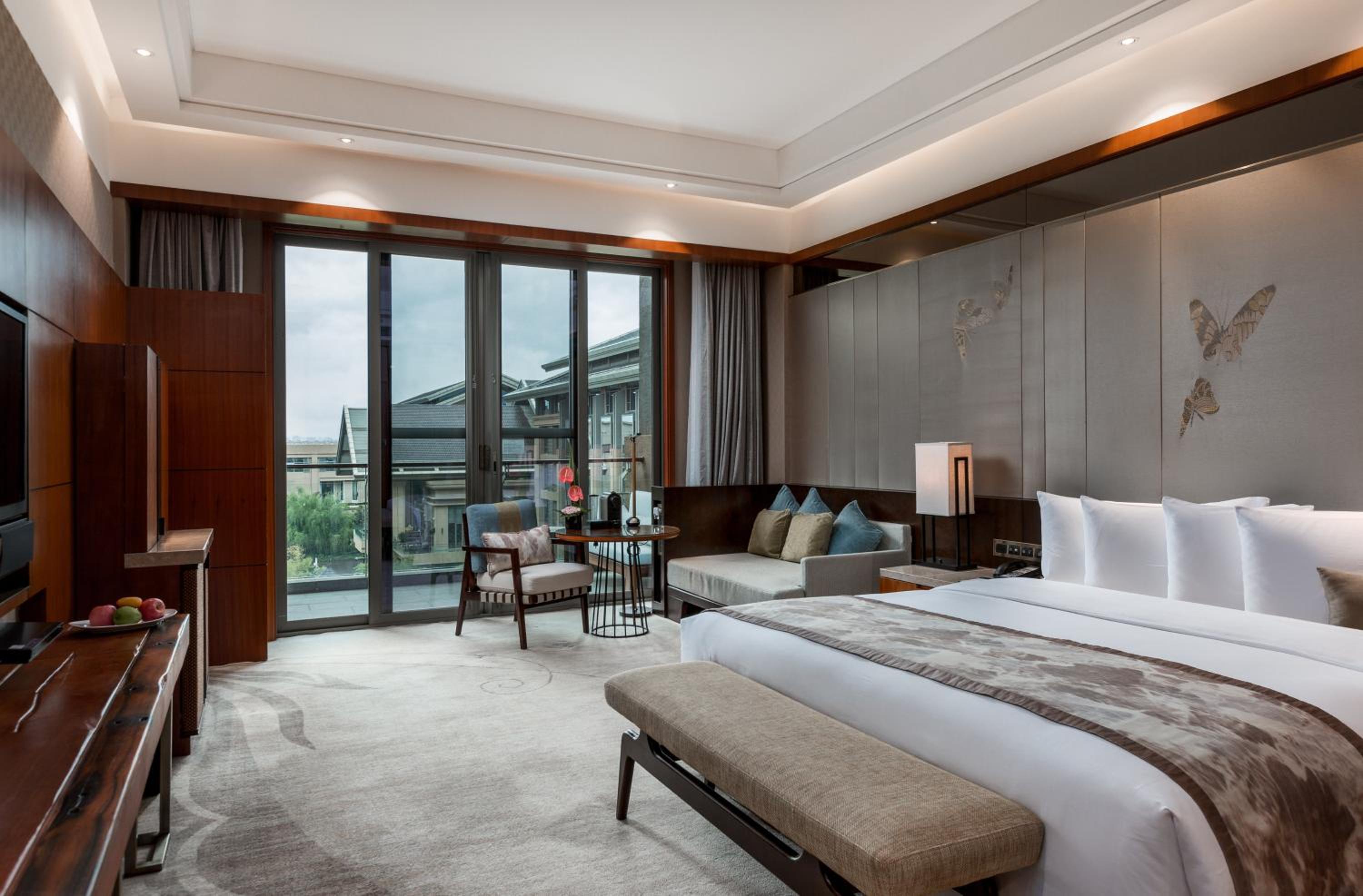 Premium King Room - Club Lounge Access