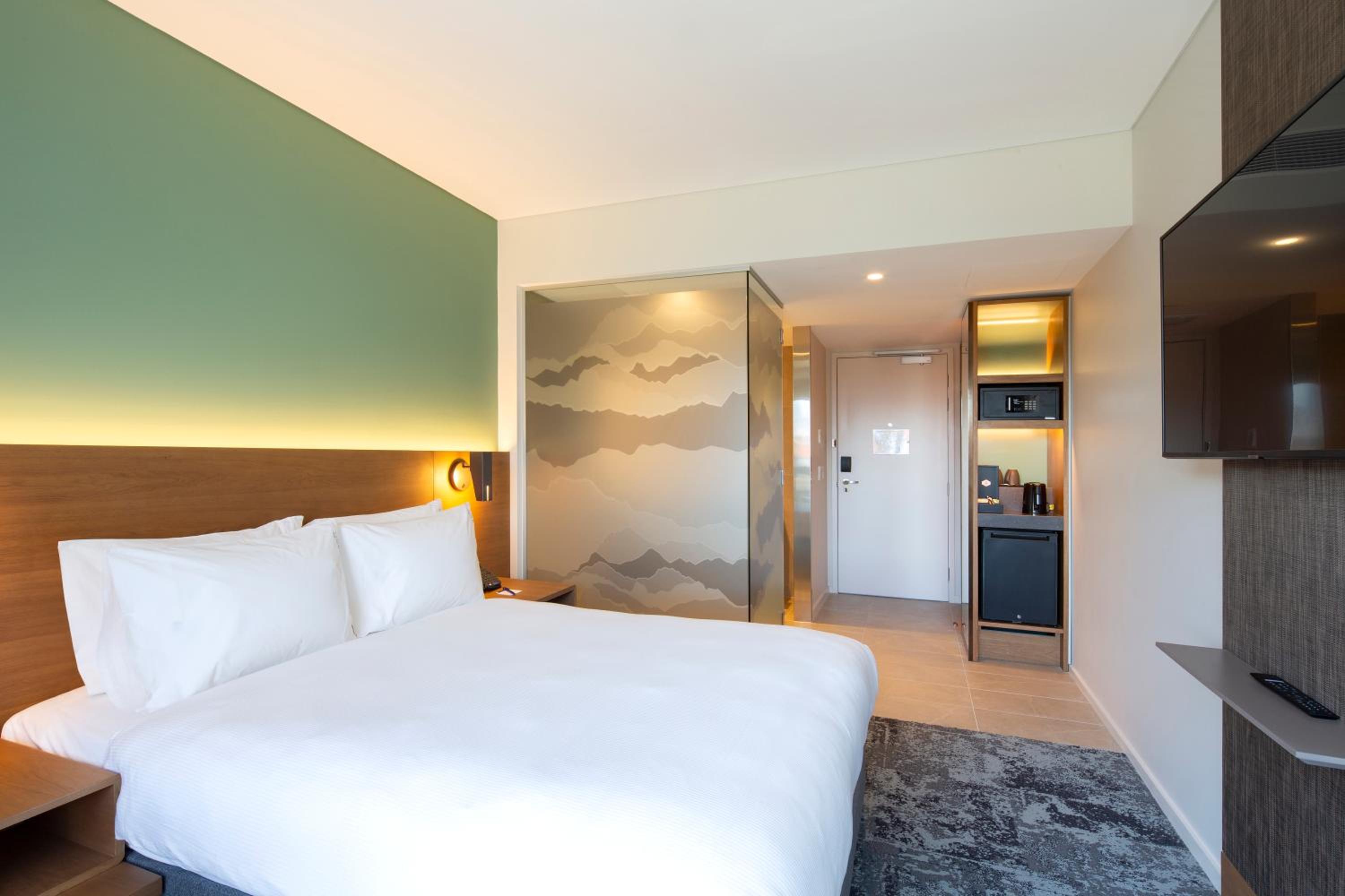Standard Room with Free Breakfast - Photo 5