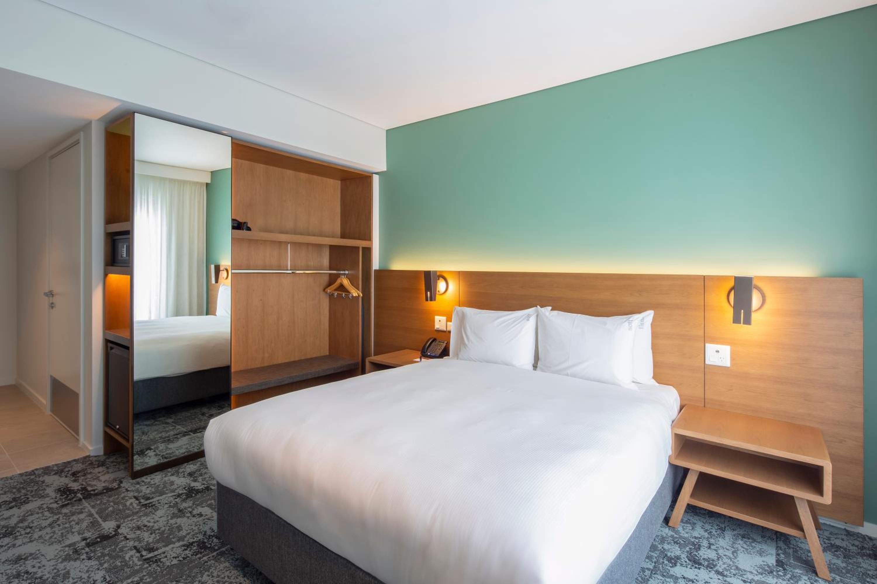 Standard Queen Room - Accessible With Free Breakfast - Photo 1