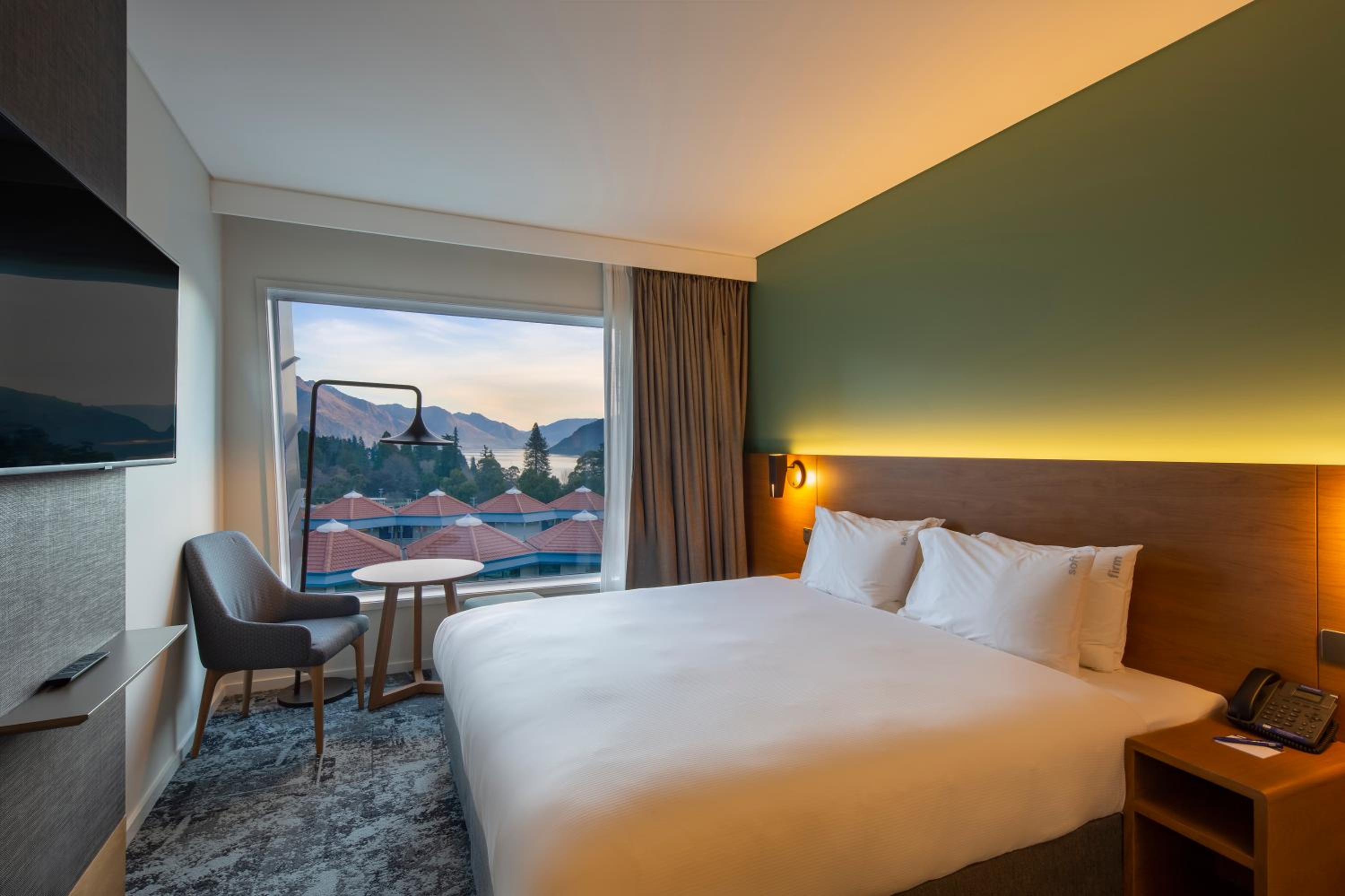 Standard King Room with Panoramic Window - Free Breakfast - Photo 1