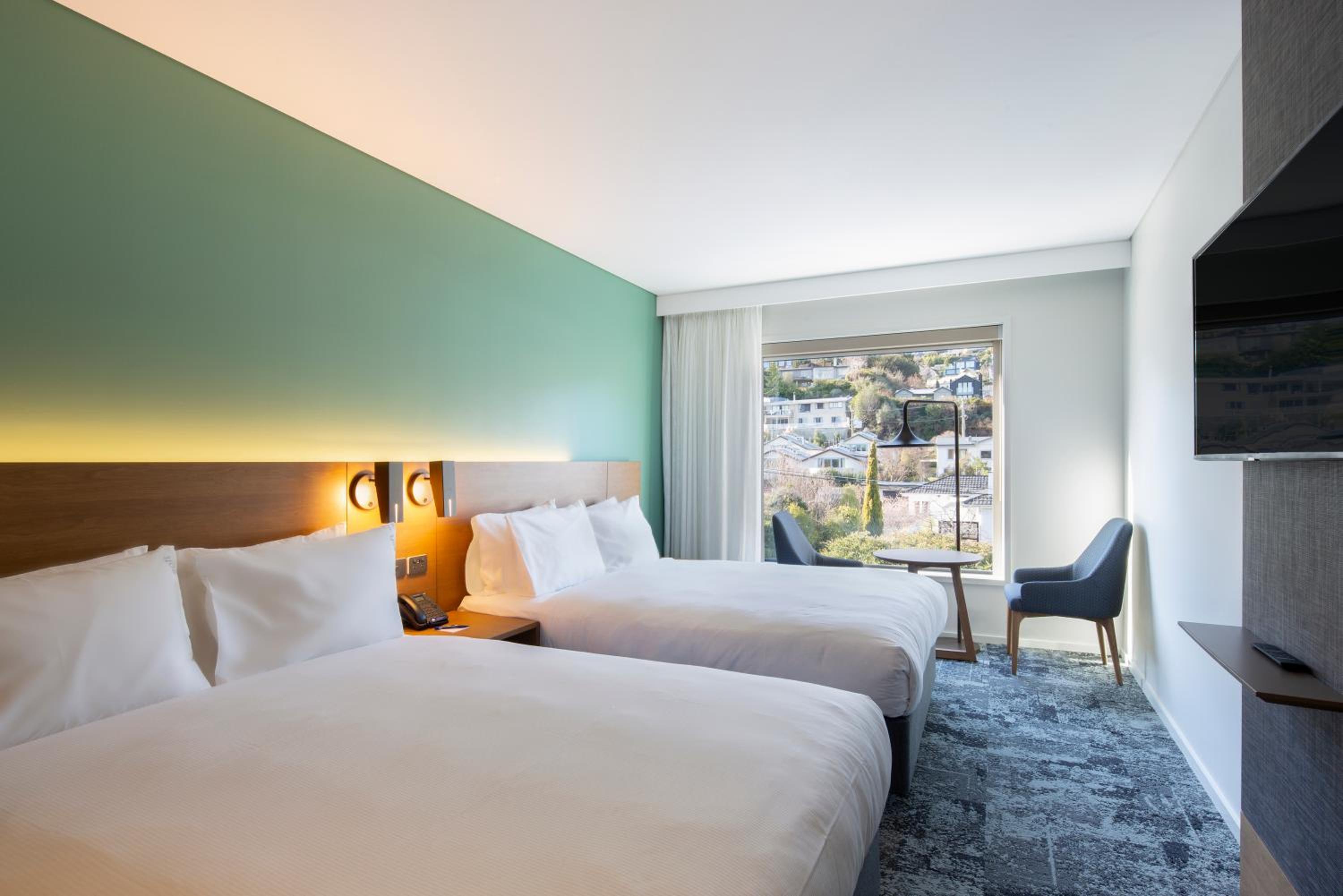 Standard Queen Room with Two Queen Beds - Free Breakfast - Photo 1
