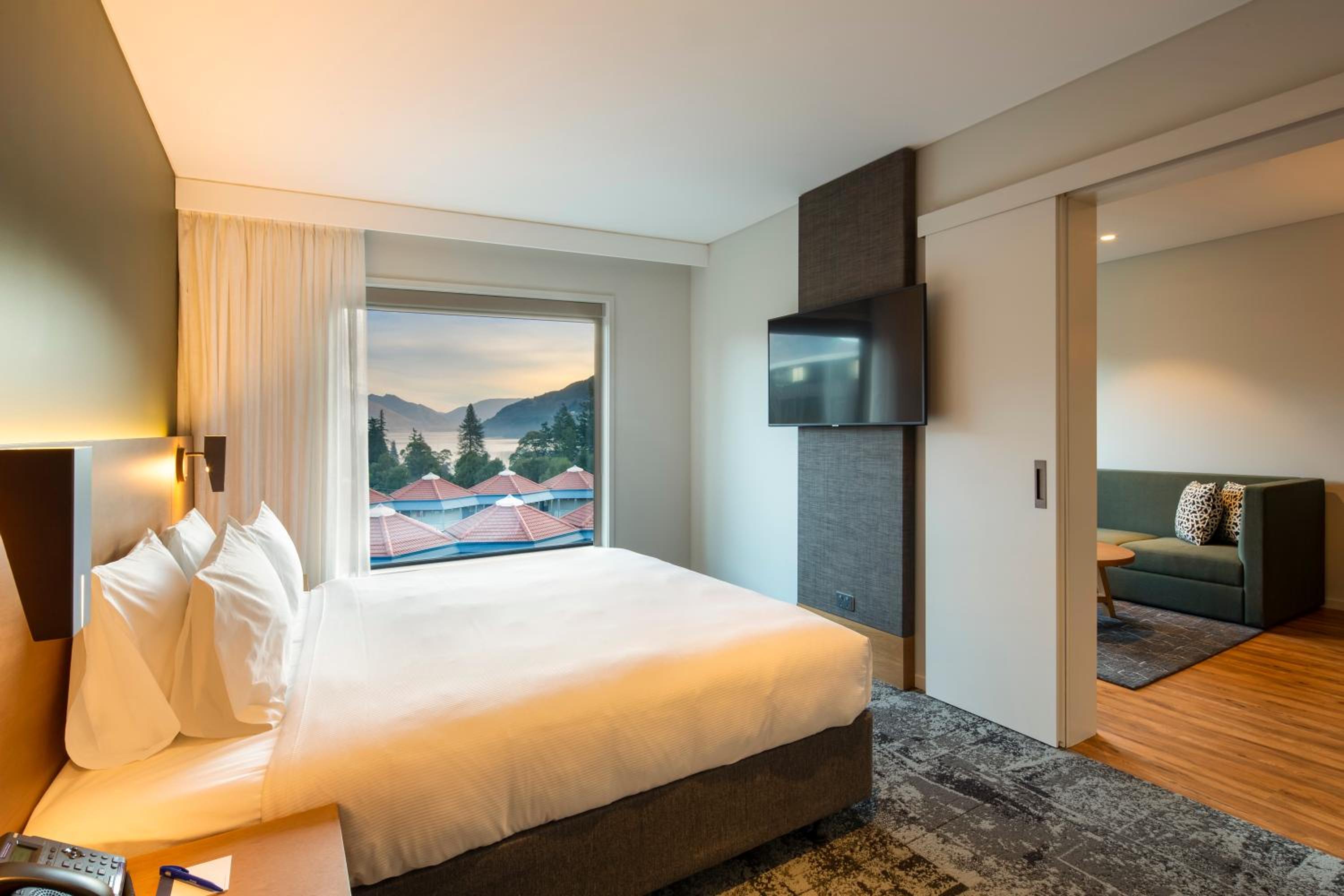 One-Bedroom Suite - Free Breakfast - Photo 3