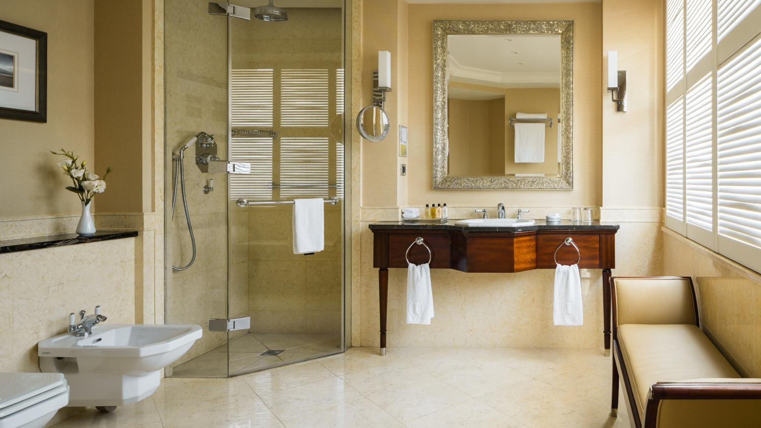 One-Bedroom Suite - Photo 5