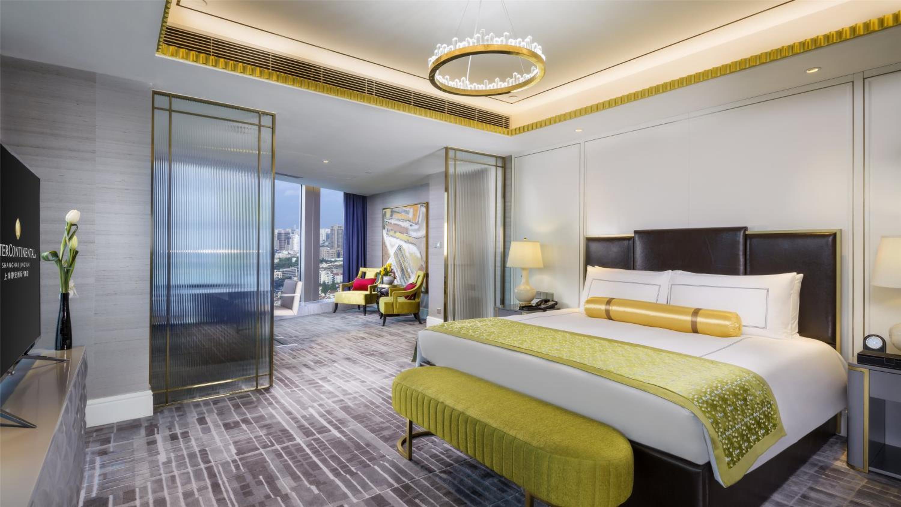 One-Bedroom Suite thumbnail 5