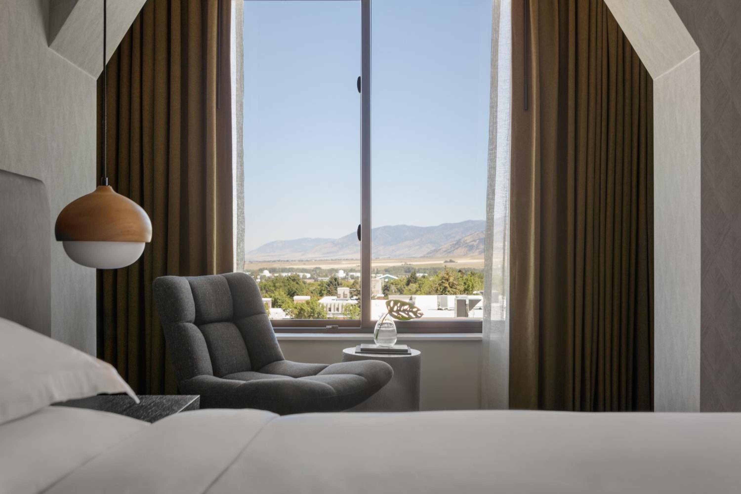 King Room with Downtown View  - Photo 7