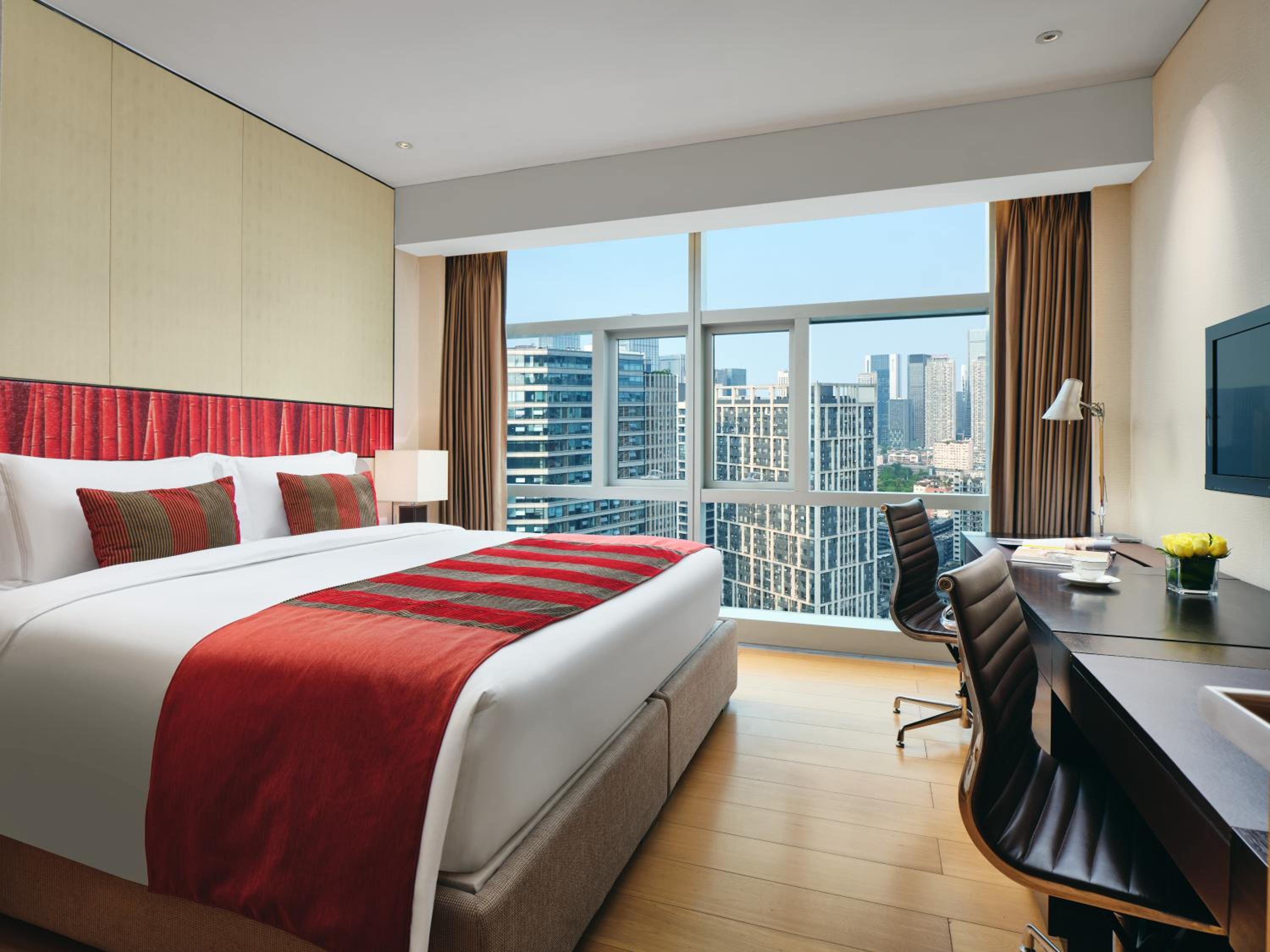Two Bedrooms Deluxe Suite - Photo 6