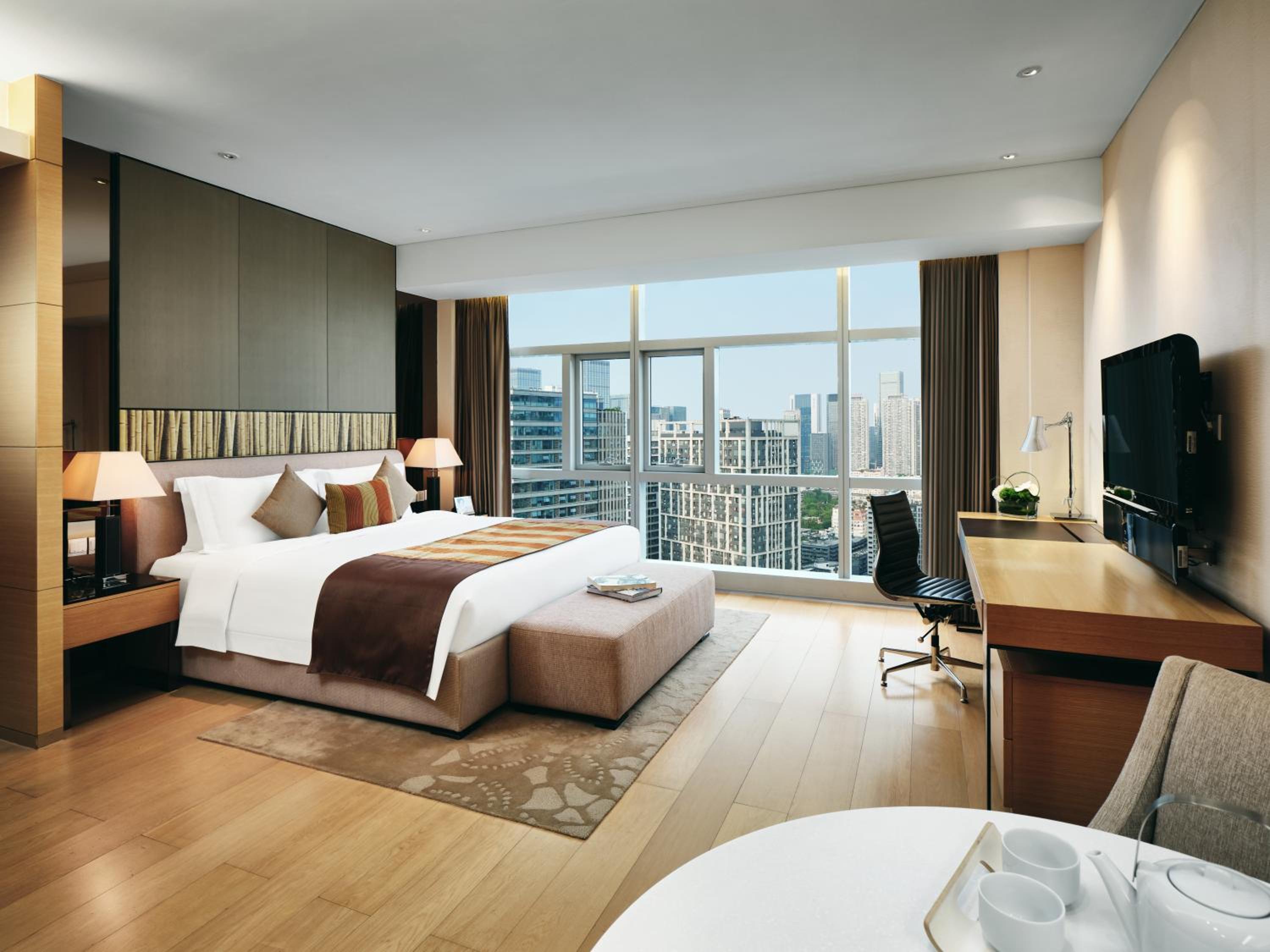 Deluxe King Size Room - Photo 2