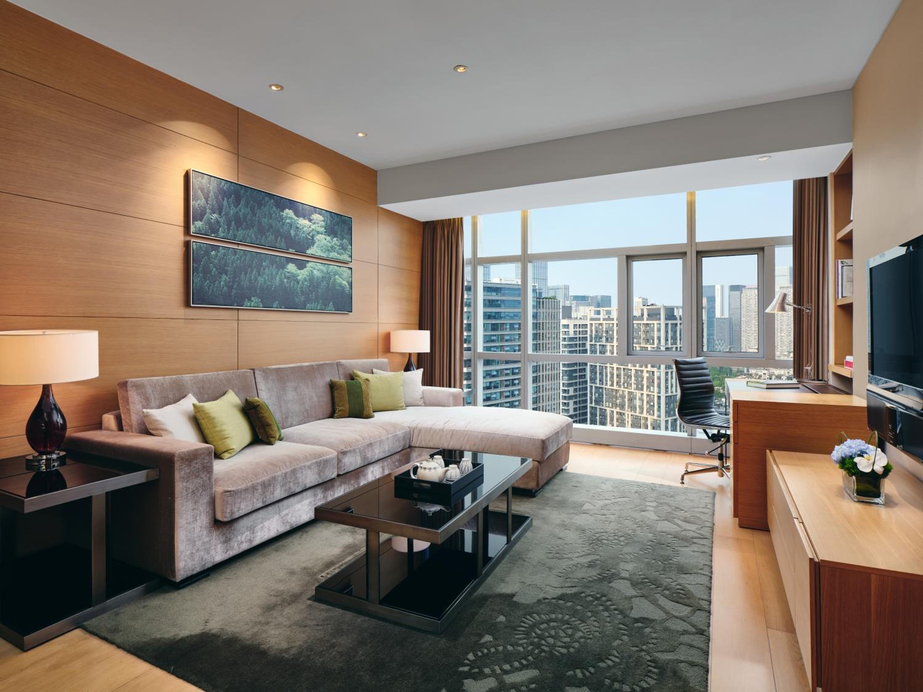 One Bedroom Deluxe Suite - Photo 4