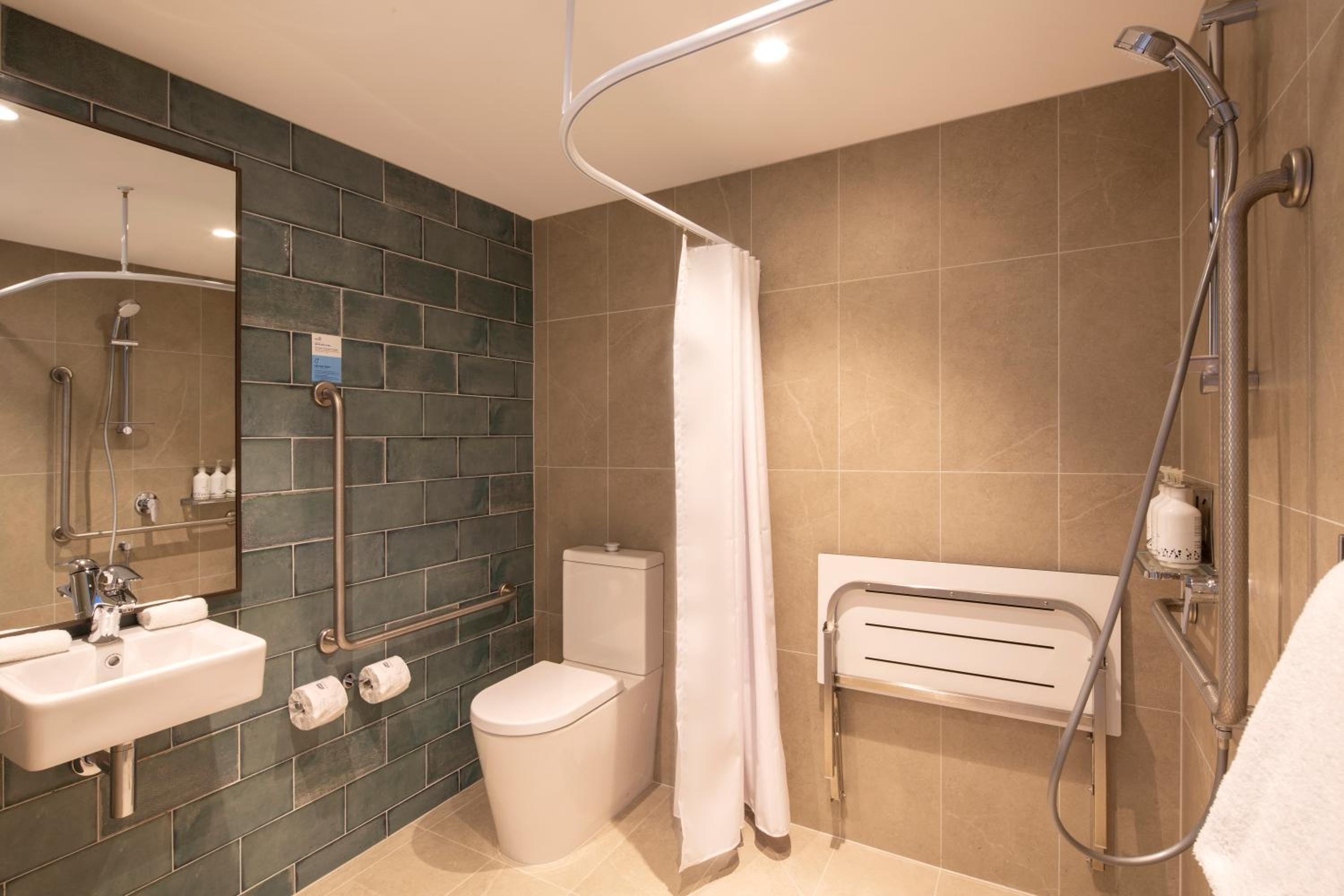 Standard Queen Room - Accessible With Free Breakfast - Photo 3