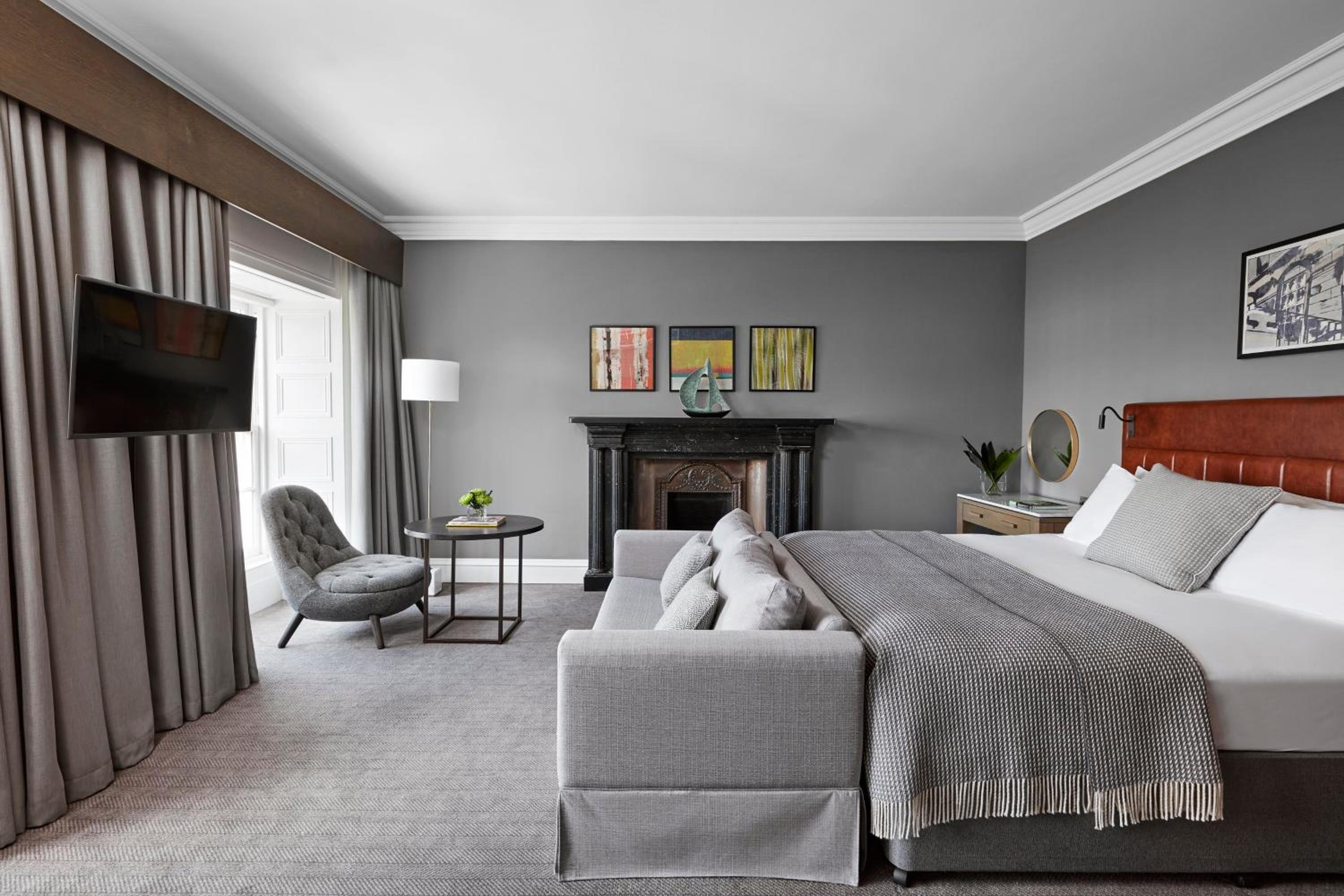 Premium King Room with Garden View - Photo 4